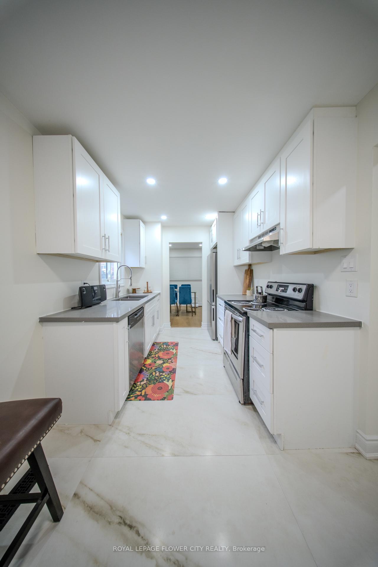Photo 9 of 6 Crenshaw Court, Brampton, Heart Lake West — HOMEH