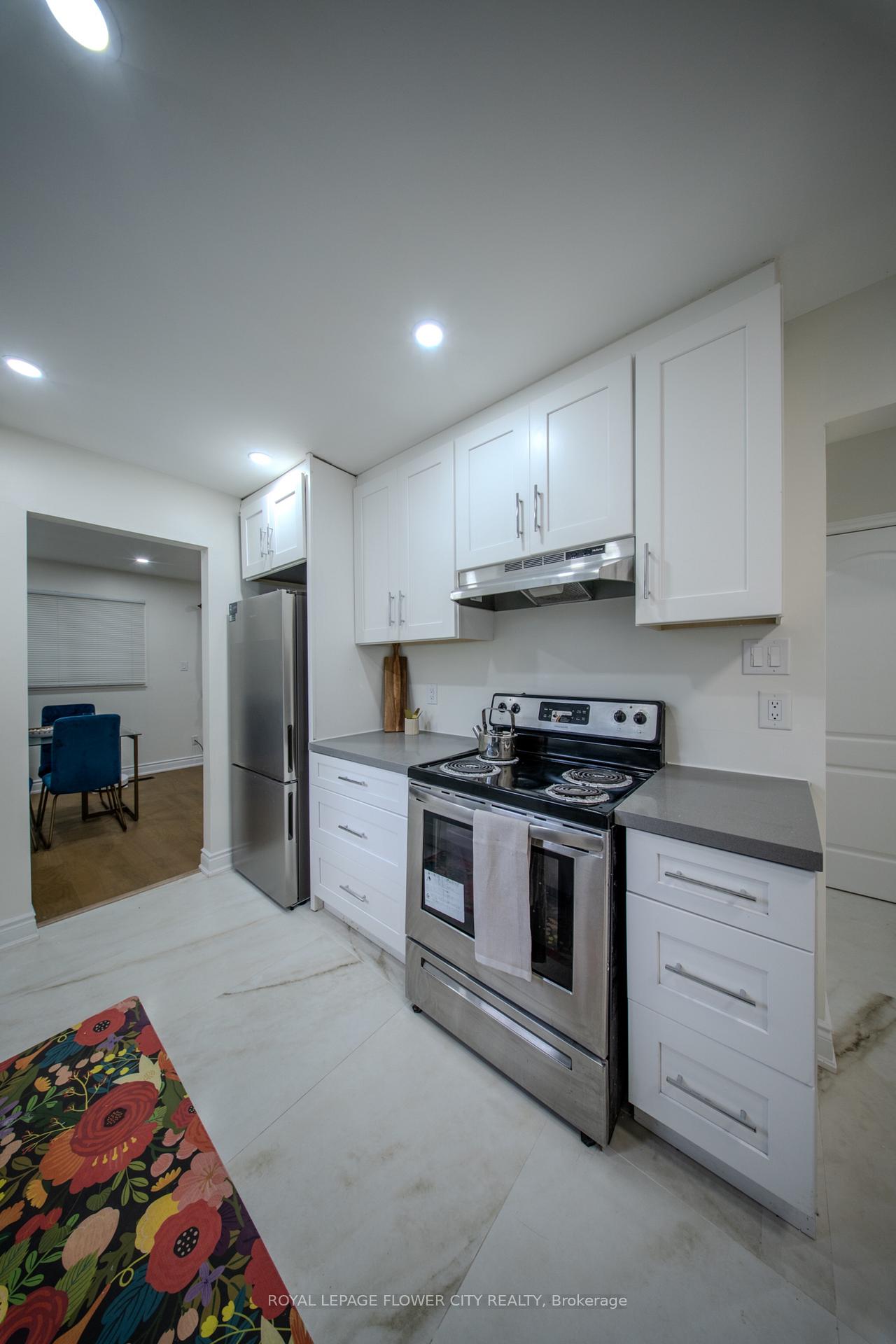 Photo 11 of 6 Crenshaw Court, Brampton, Heart Lake West — HOMEH