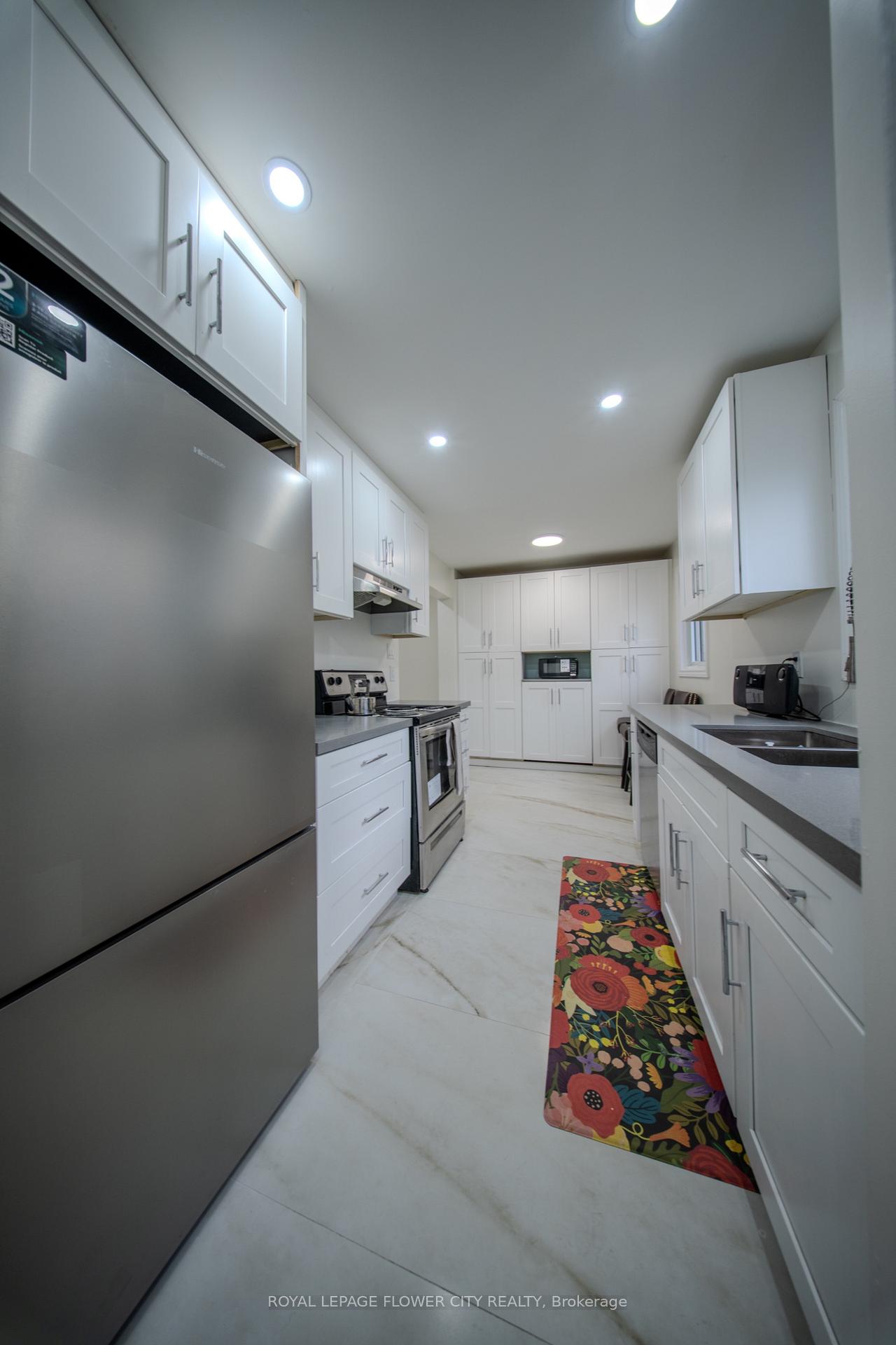 Photo 13 of 6 Crenshaw Court, Brampton, Heart Lake West — HOMEH
