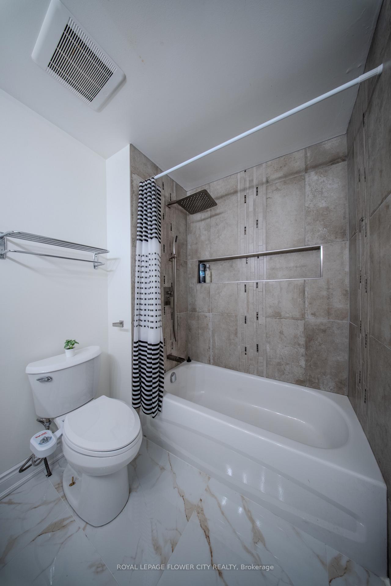 Photo 28 of 6 Crenshaw Court, Brampton, Heart Lake West — HOMEH