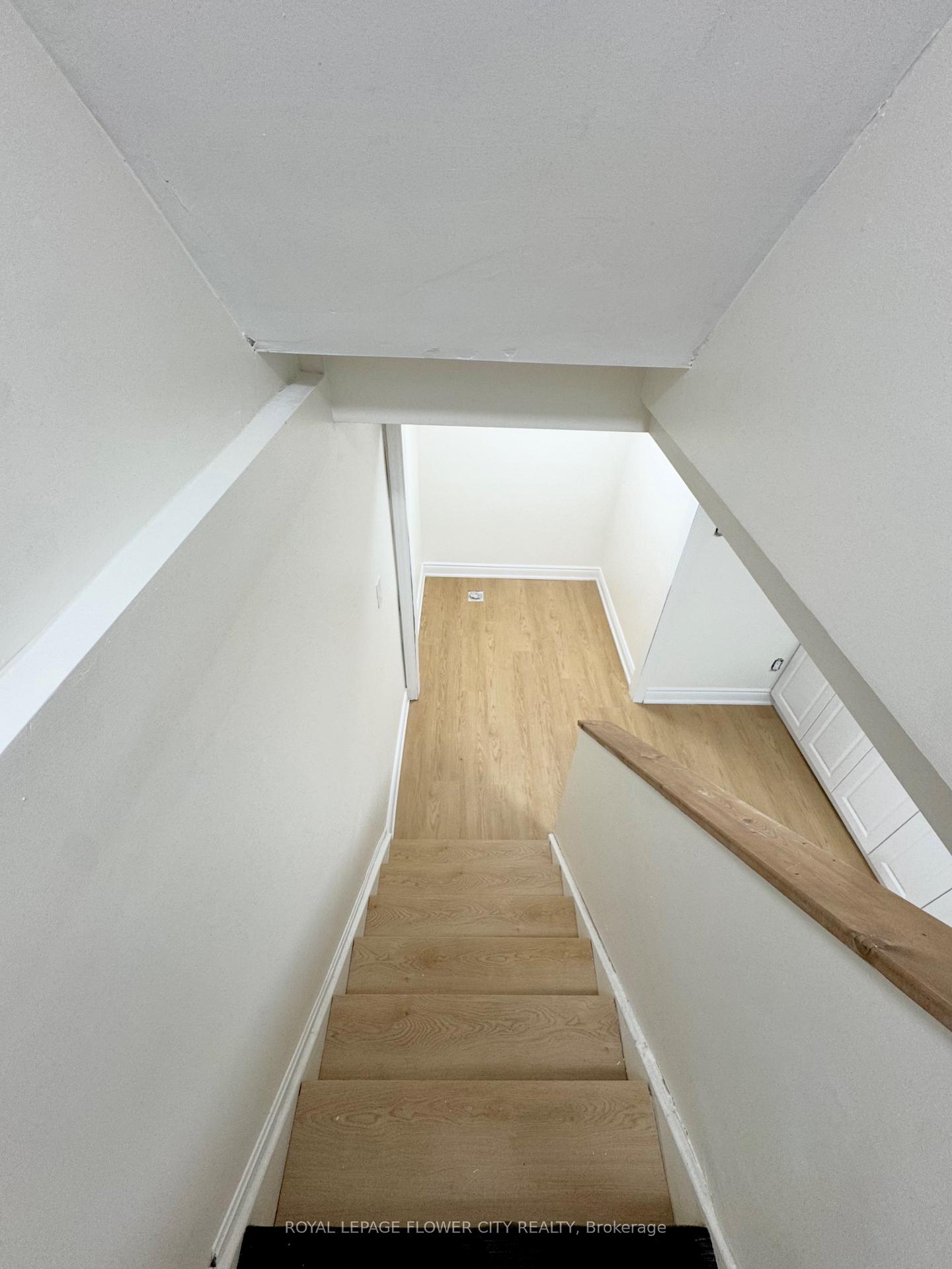Photo 31 of 6 Crenshaw Court, Brampton, Heart Lake West — HOMEH