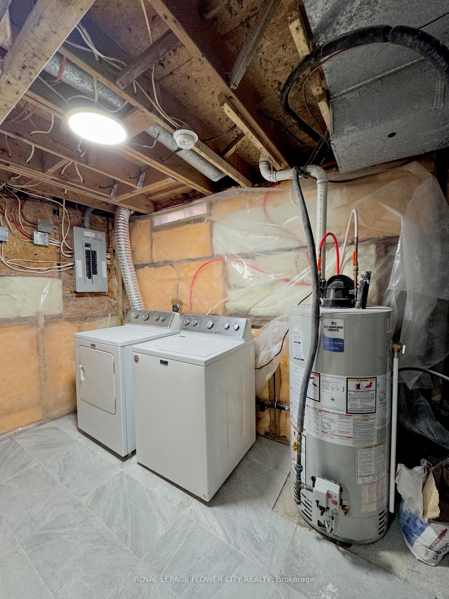 Photo 37 of 6 Crenshaw Court, Brampton, Heart Lake West — HOMEH