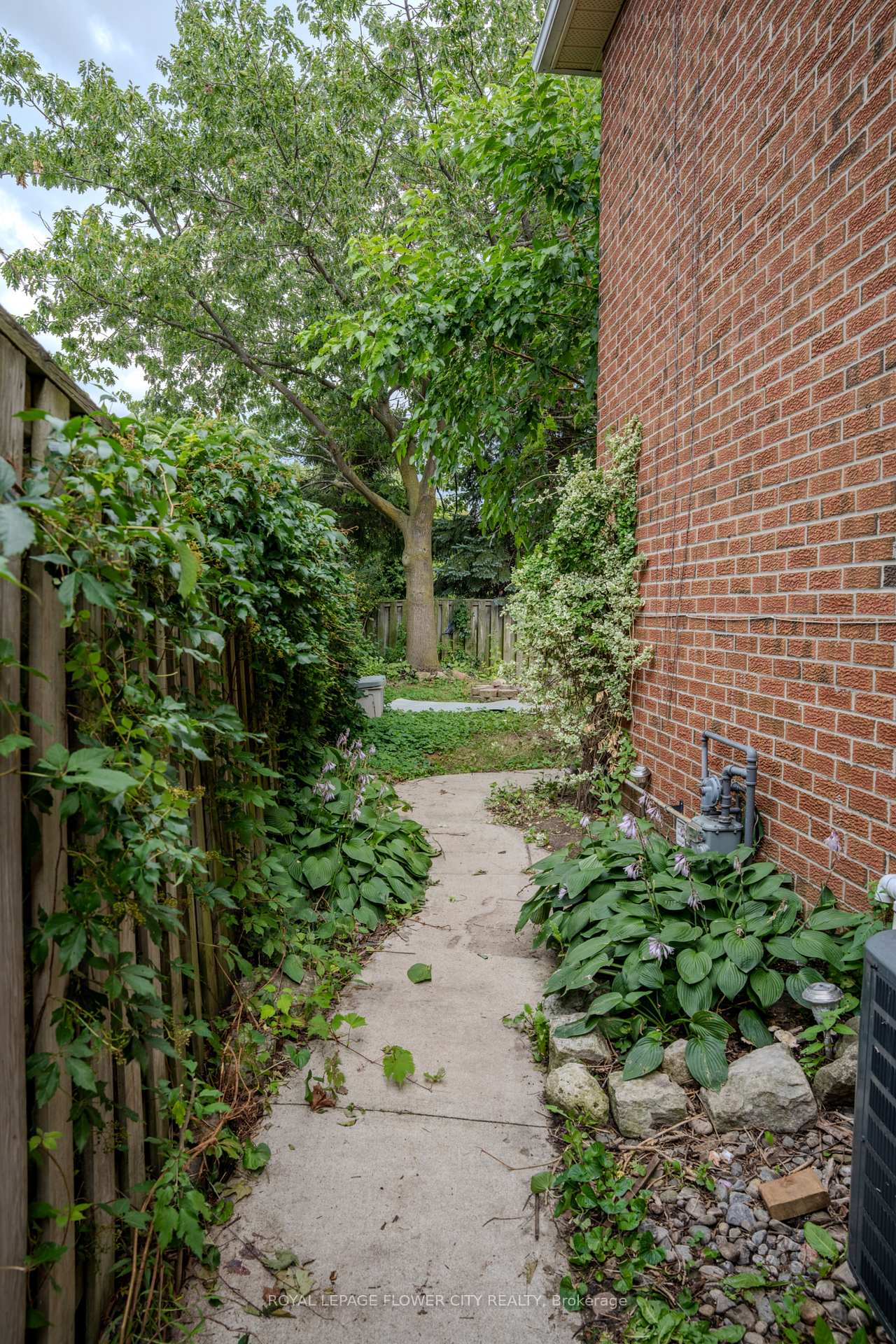 Photo 38 of 6 Crenshaw Court, Brampton, Heart Lake West — HOMEH