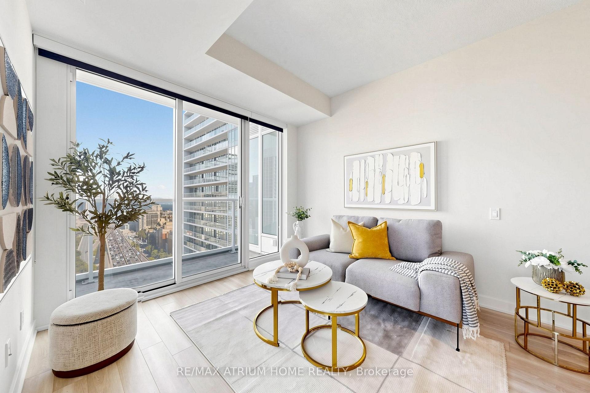 Photo 4 of Unit 3206, 19 Bathurst Street, Toronto, Waterfront Communities — HOMEH