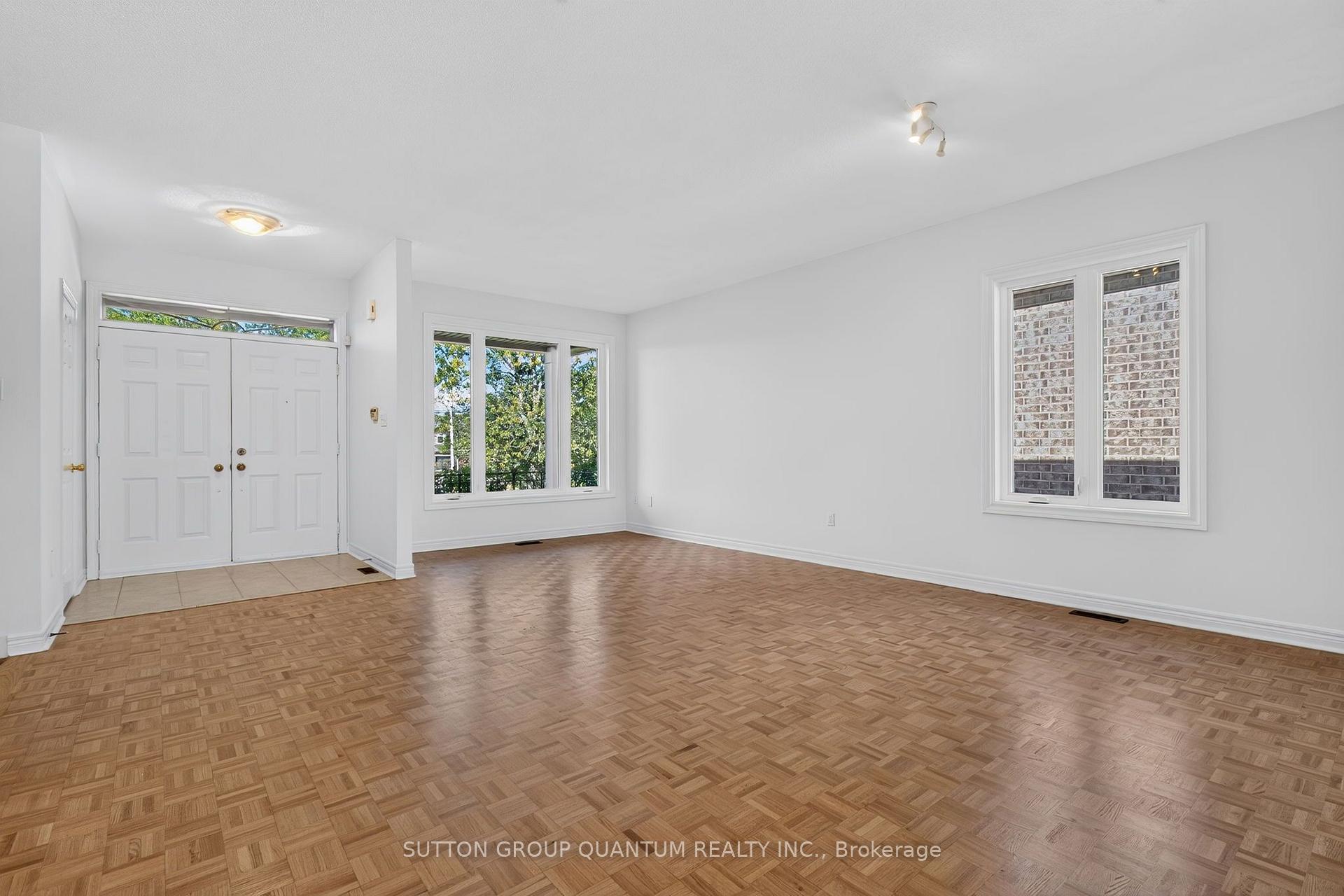 Photo 9 of 149 Haymer Drive, Vaughan, Maple — HOMEH