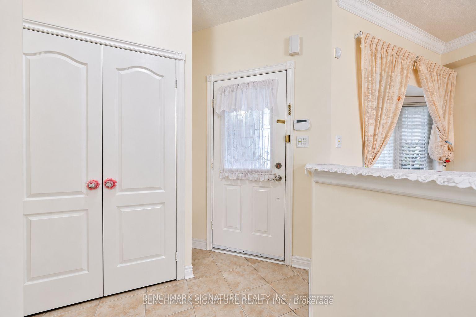 Photo 4 of 27 Avenida Street, Markham, Middlefield — HOMEH