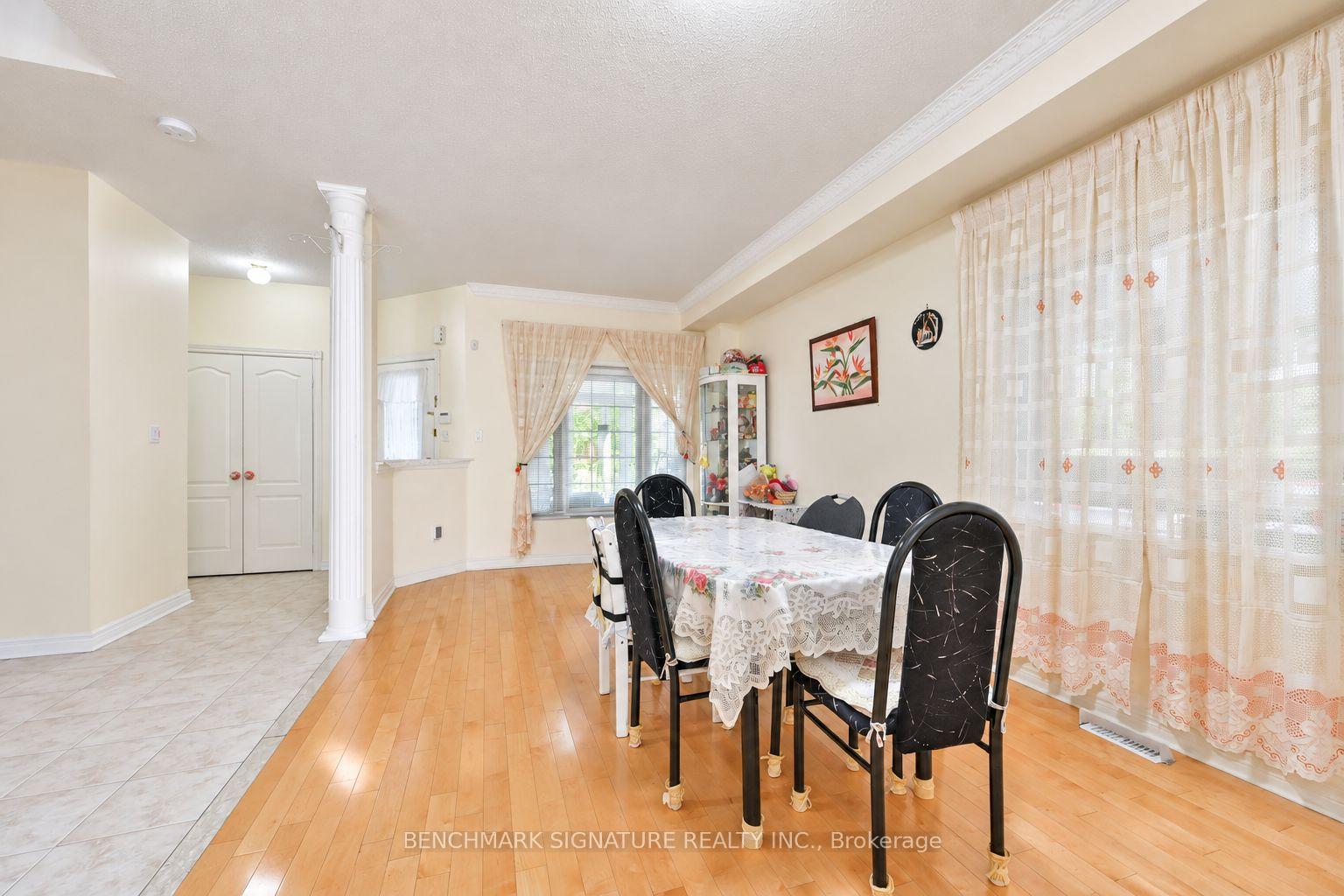 Photo 6 of 27 Avenida Street, Markham, Middlefield — HOMEH