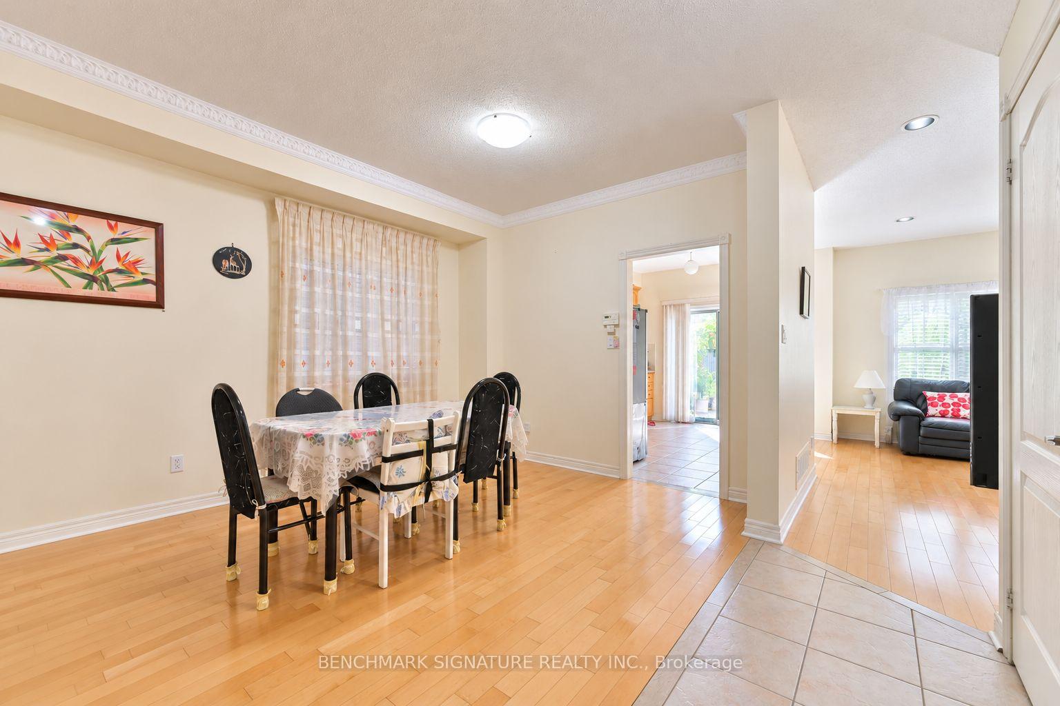 Photo 7 of 27 Avenida Street, Markham, Middlefield — HOMEH
