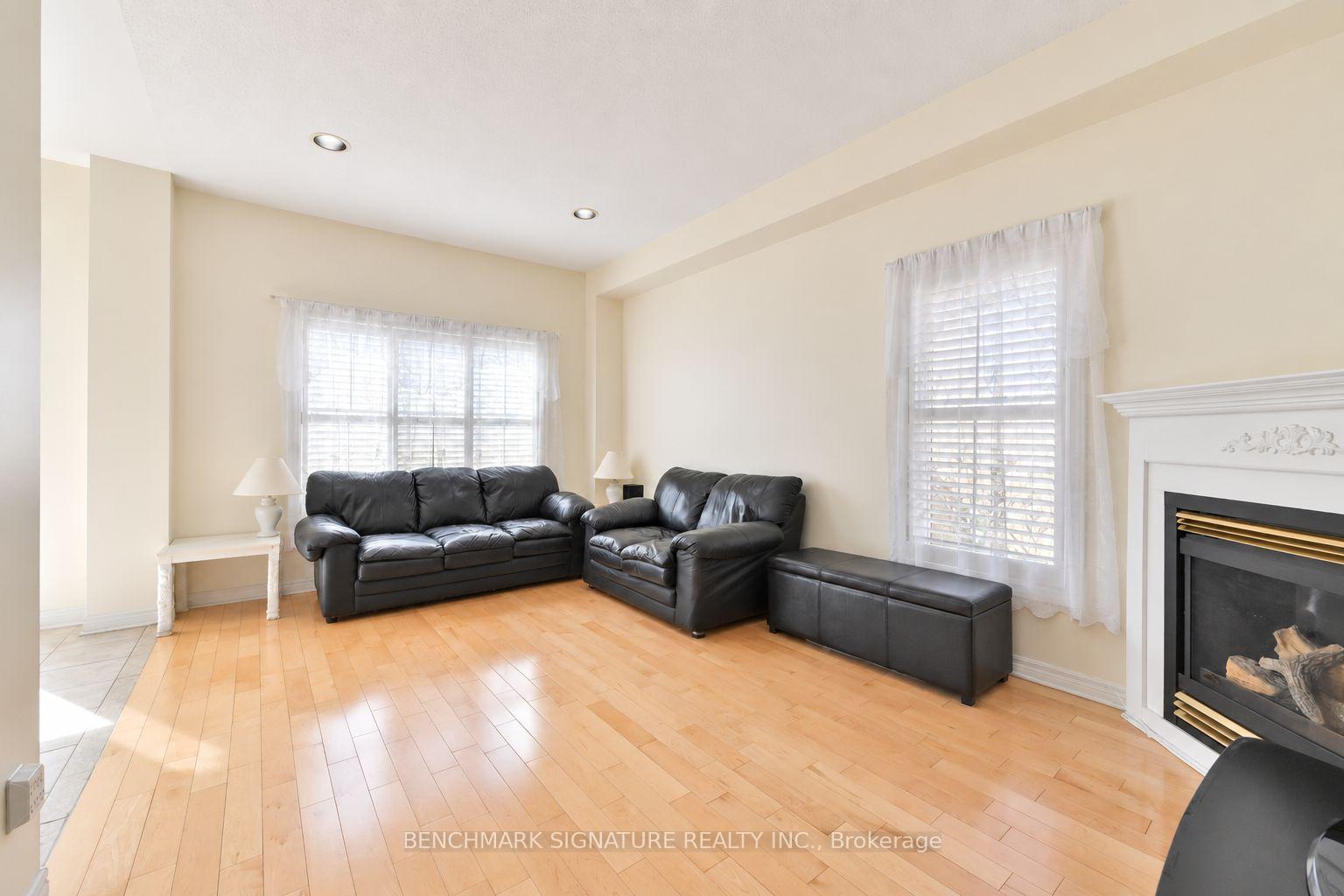 Photo 8 of 27 Avenida Street, Markham, Middlefield — HOMEH