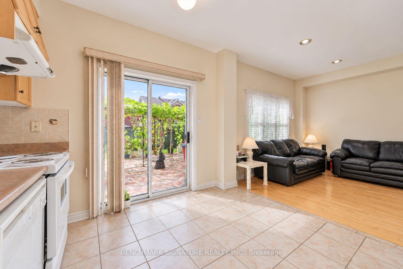 Photo 10 of 27 Avenida Street, Markham, Middlefield — HOMEH