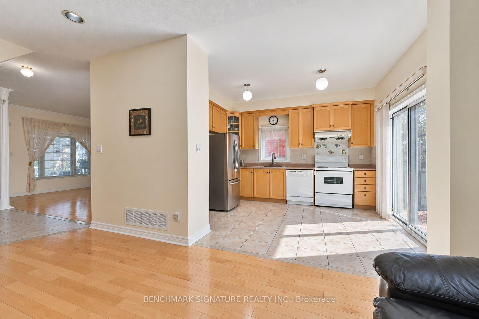 Photo 11 of 27 Avenida Street, Markham, Middlefield — HOMEH