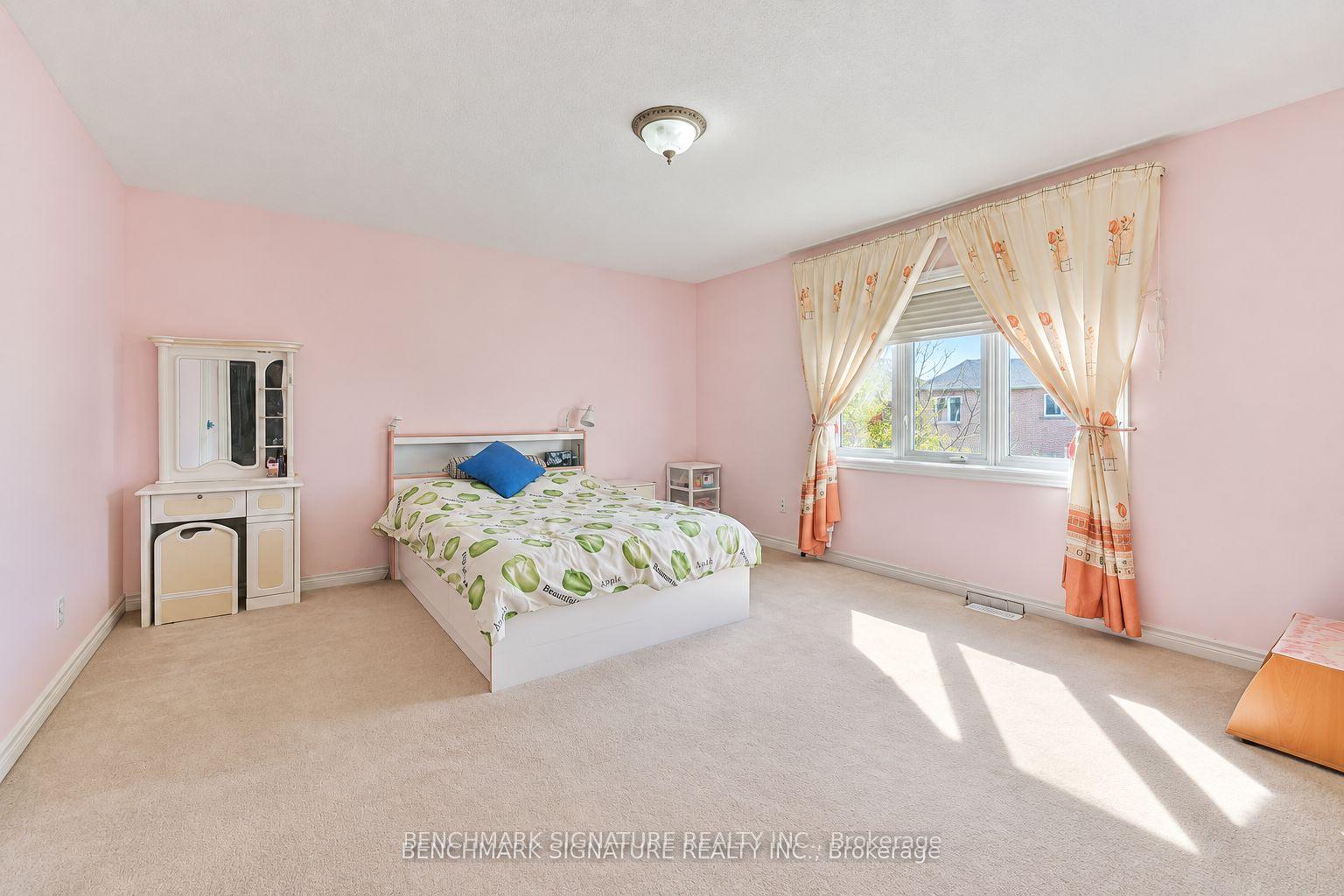 Photo 14 of 27 Avenida Street, Markham, Middlefield — HOMEH