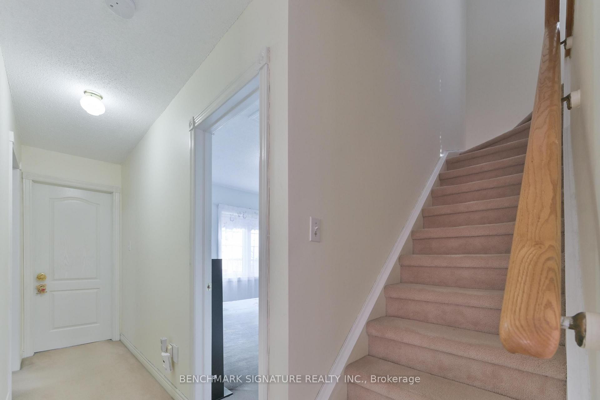 Photo 23 of 27 Avenida Street, Markham, Middlefield — HOMEH