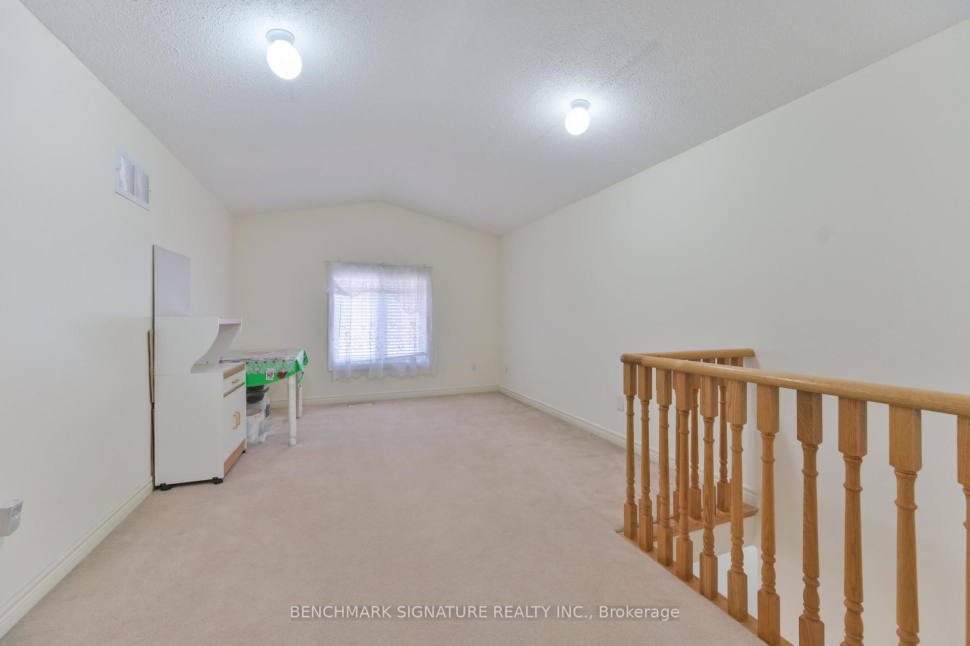 Photo 24 of 27 Avenida Street, Markham, Middlefield — HOMEH