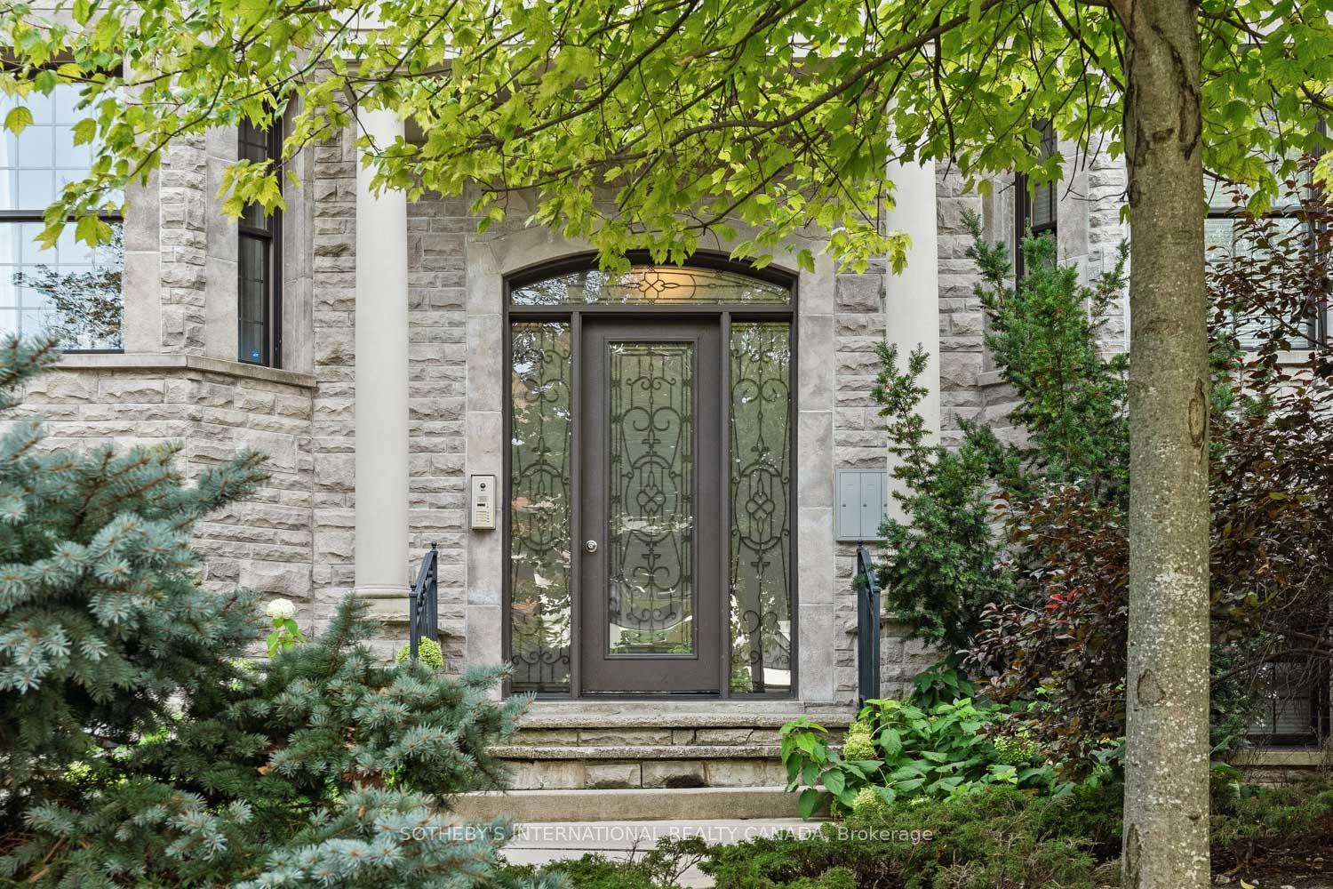 Photo 2 of Unit 1, 8 Highbourne Road, Toronto, Yonge-St. Clair — HOMEH
