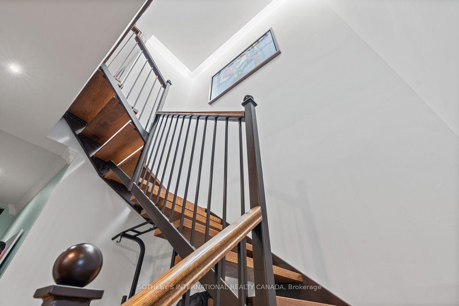Photo 7 of Unit 1, 8 Highbourne Road, Toronto, Yonge-St. Clair — HOMEH