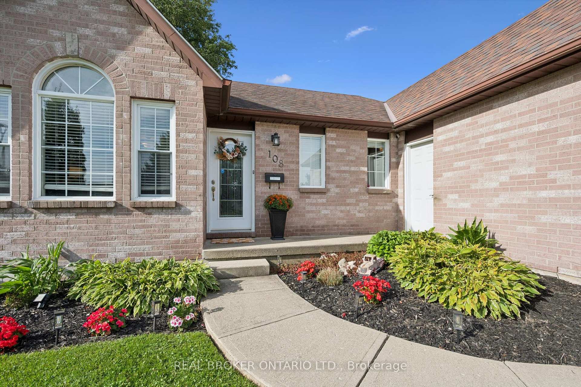 Photo 5 of 108 Canrobert Street, Woodstock, Woodstock - South — HOMEH