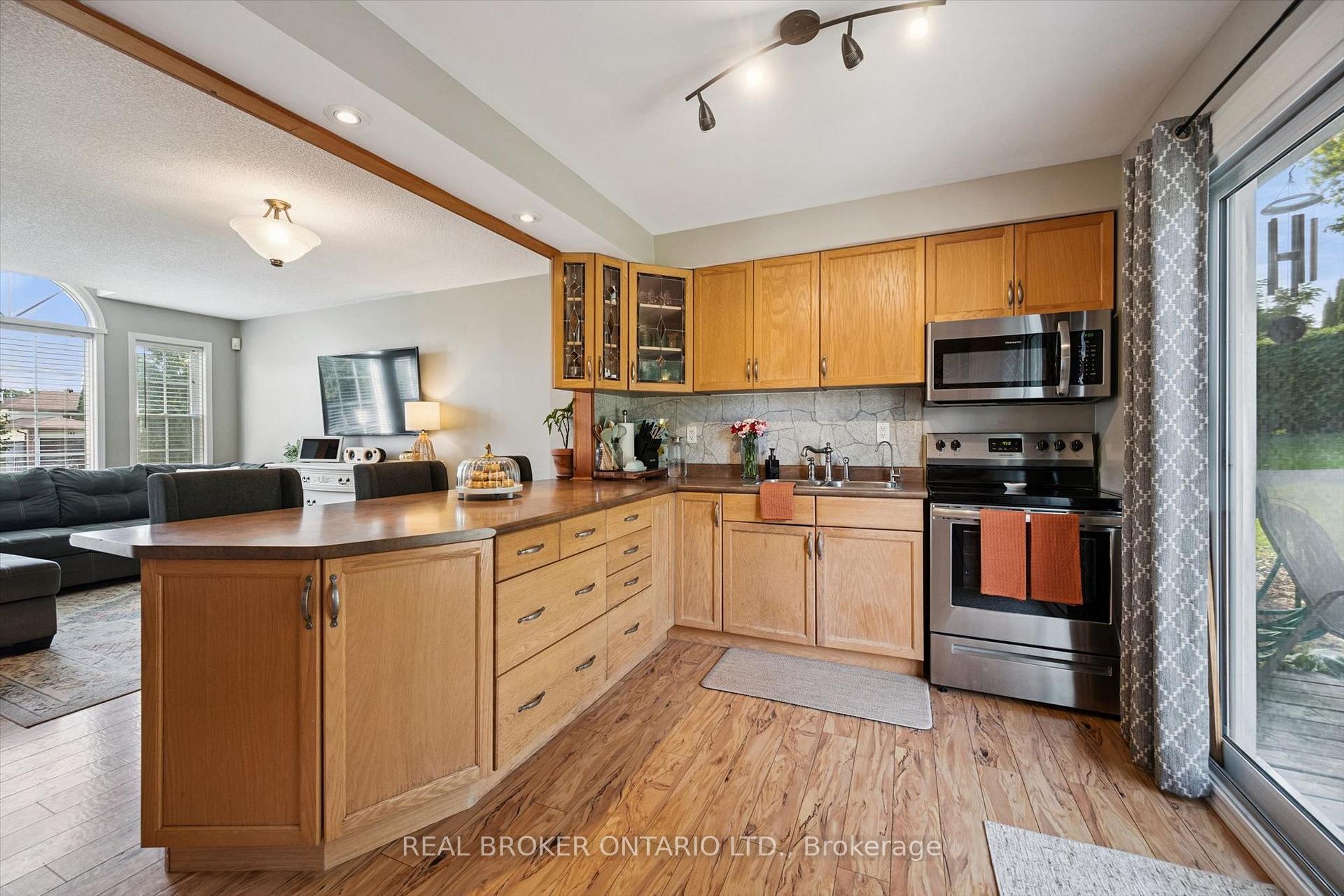 Photo 11 of 108 Canrobert Street, Woodstock, Woodstock - South — HOMEH