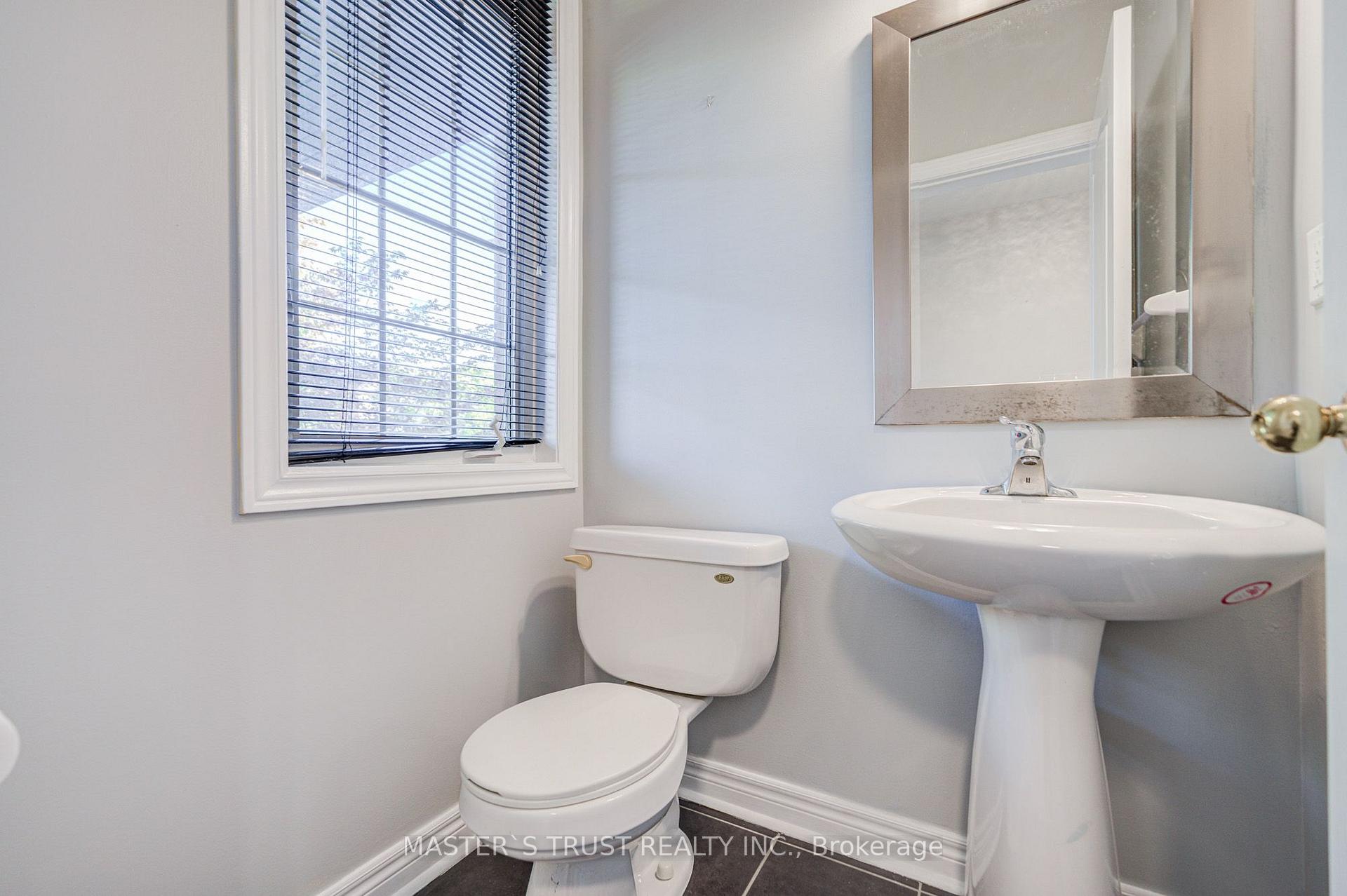 Photo 14 of 213 River Ridge Boulevard, Aurora, Bayview Northeast — HOMEH