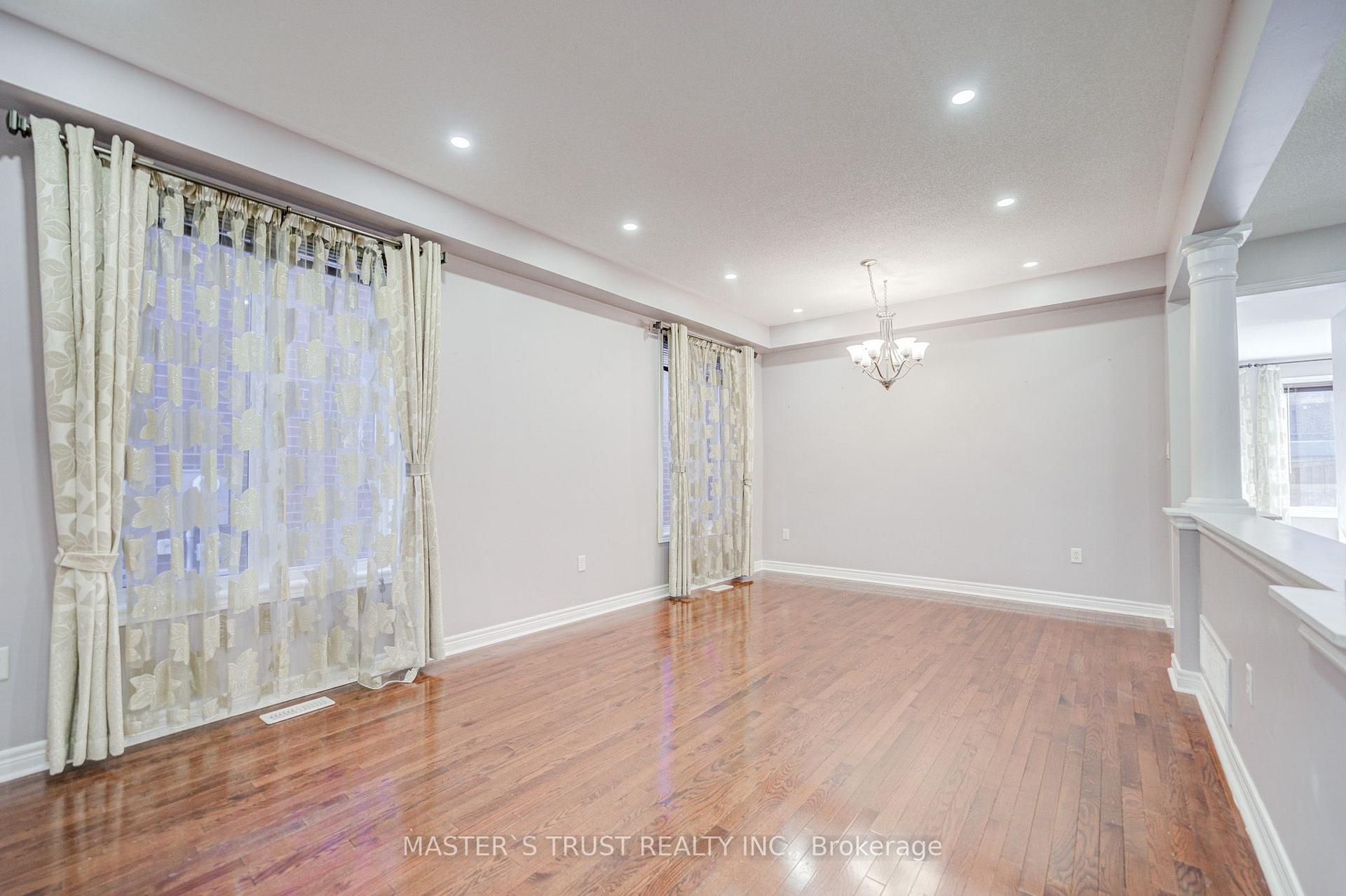 Photo 20 of 213 River Ridge Boulevard, Aurora, Bayview Northeast — HOMEH