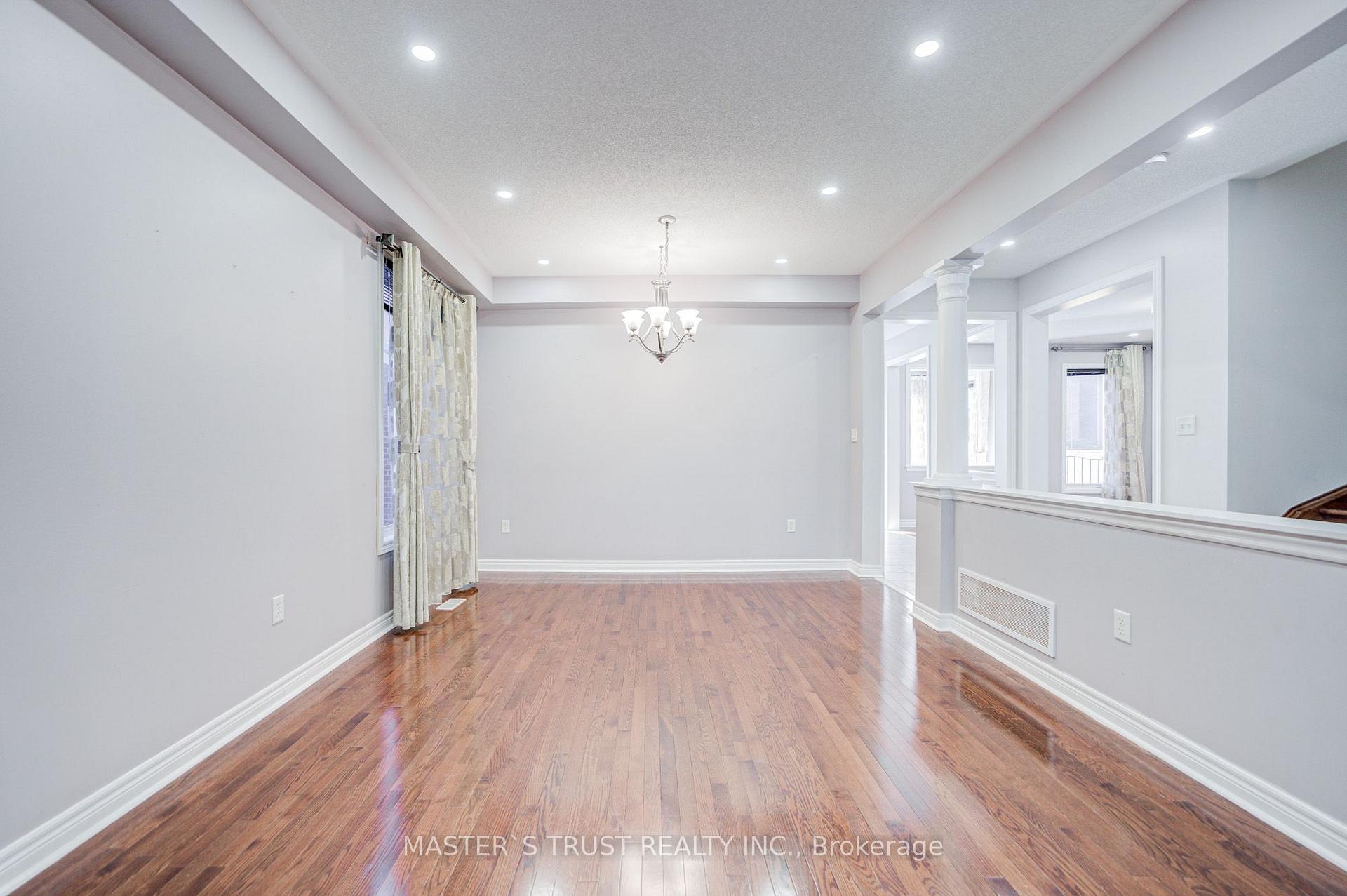 Photo 23 of 213 River Ridge Boulevard, Aurora, Bayview Northeast — HOMEH