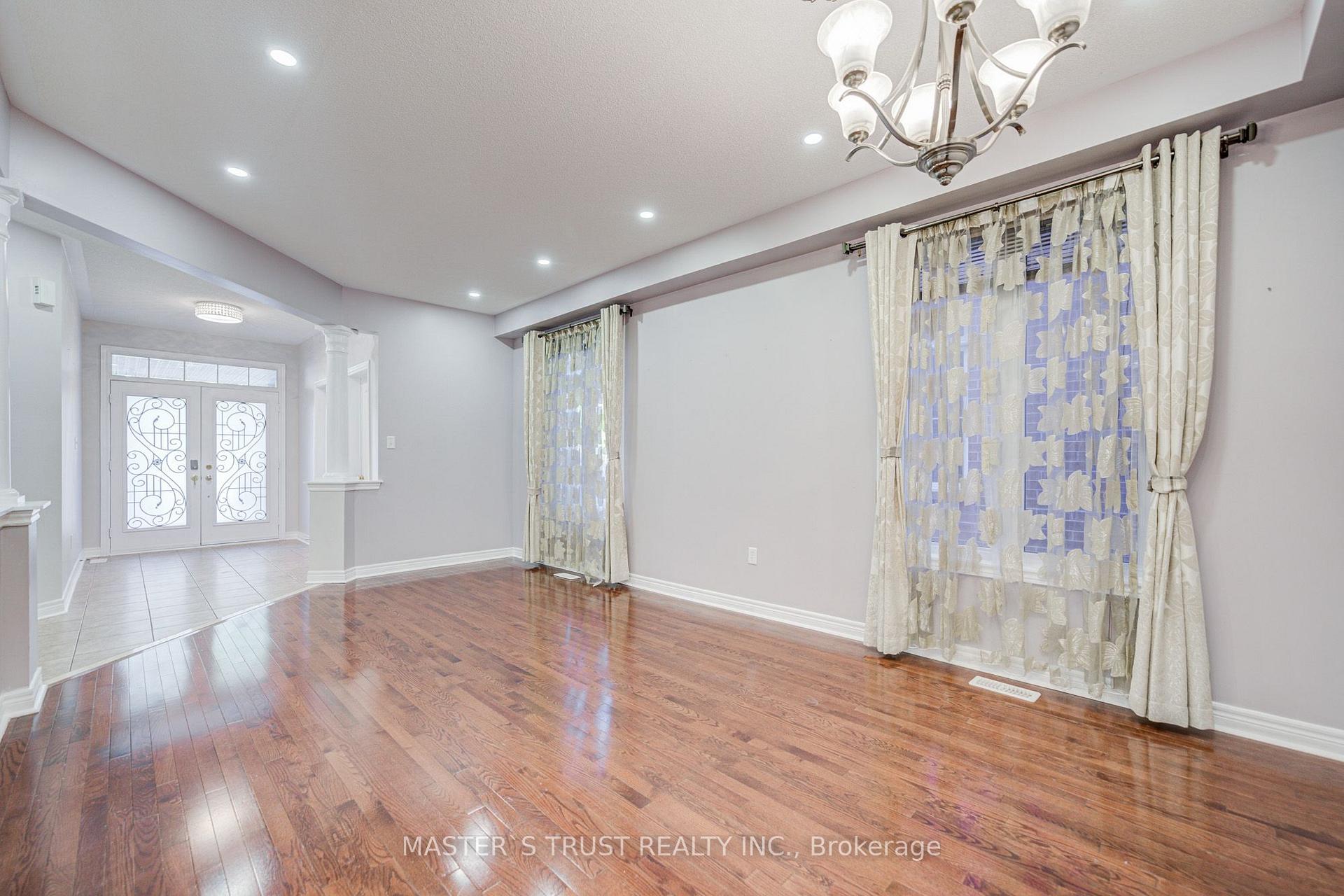 Photo 26 of 213 River Ridge Boulevard, Aurora, Bayview Northeast — HOMEH