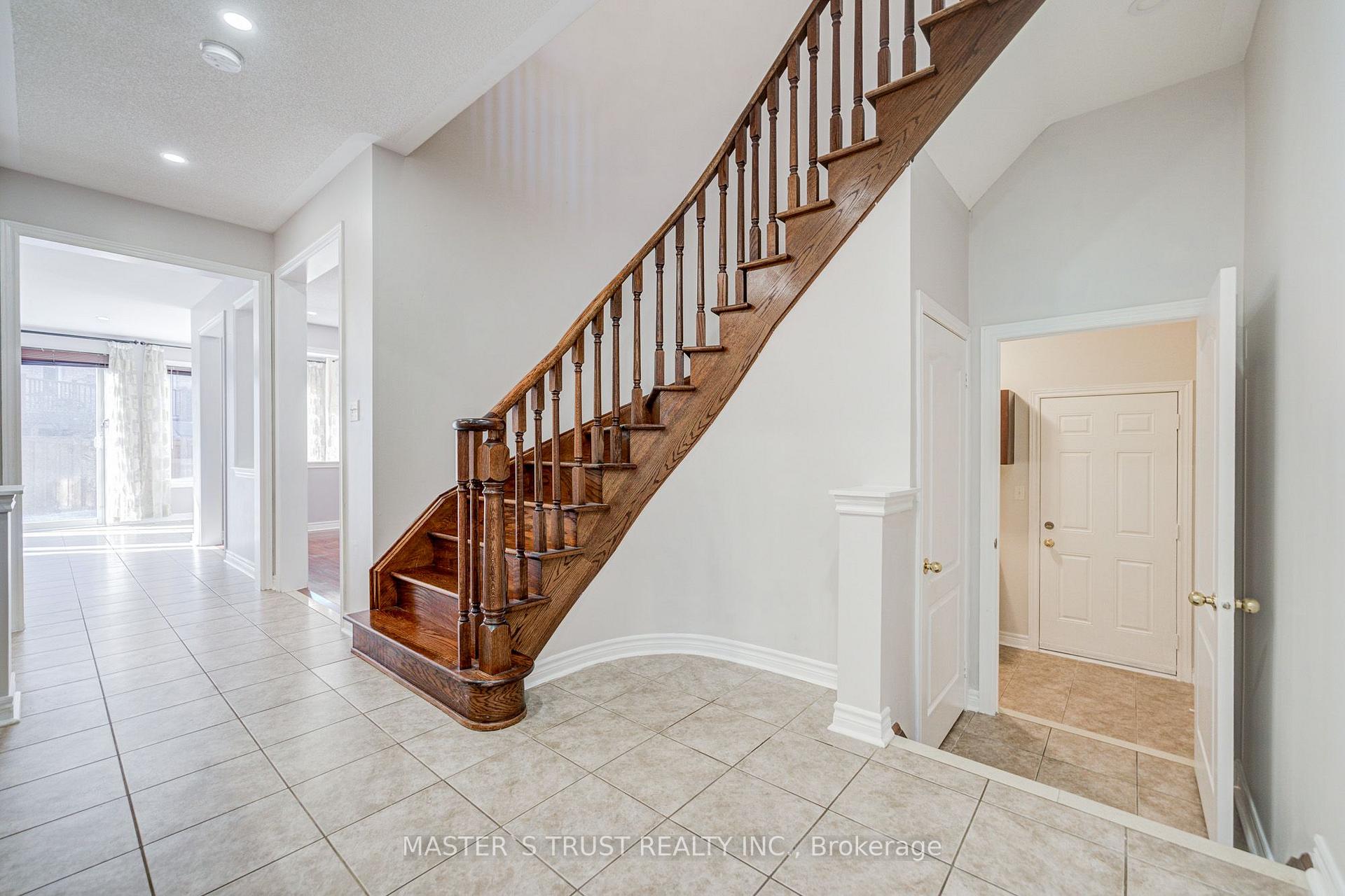 Photo 33 of 213 River Ridge Boulevard, Aurora, Bayview Northeast — HOMEH