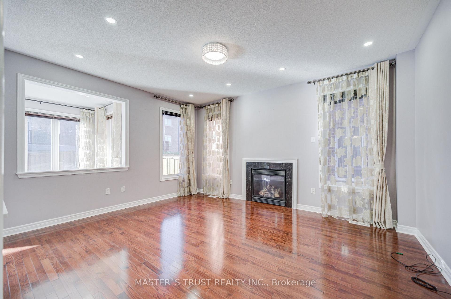 Photo 37 of 213 River Ridge Boulevard, Aurora, Bayview Northeast — HOMEH