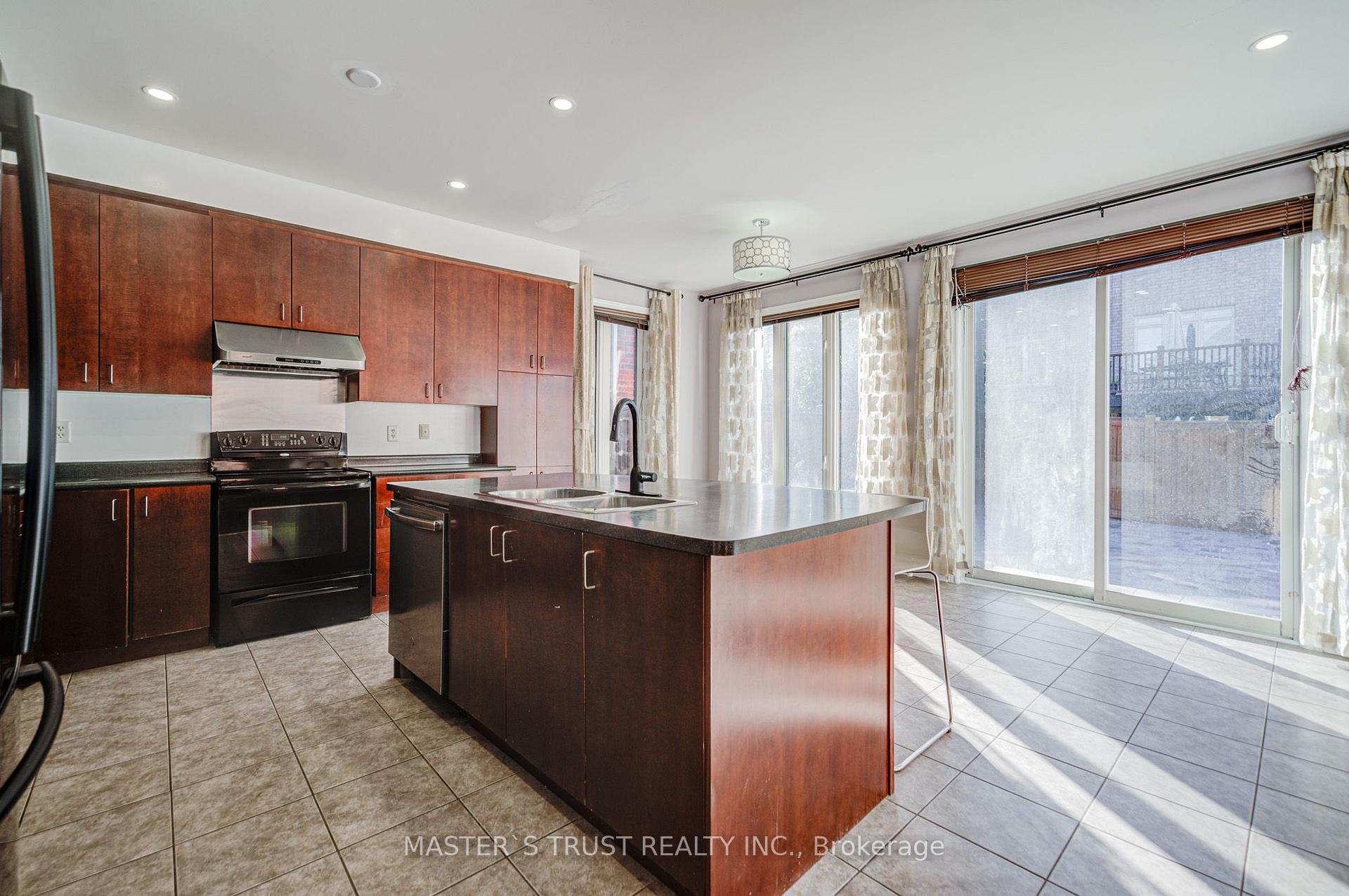 Photo 45 of 213 River Ridge Boulevard, Aurora, Bayview Northeast — HOMEH