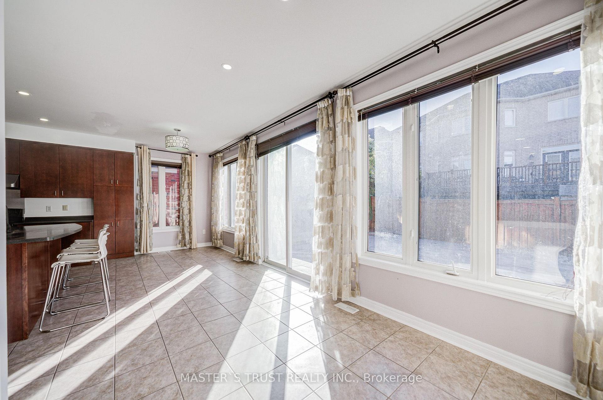 Photo 52 of 213 River Ridge Boulevard, Aurora, Bayview Northeast — HOMEH
