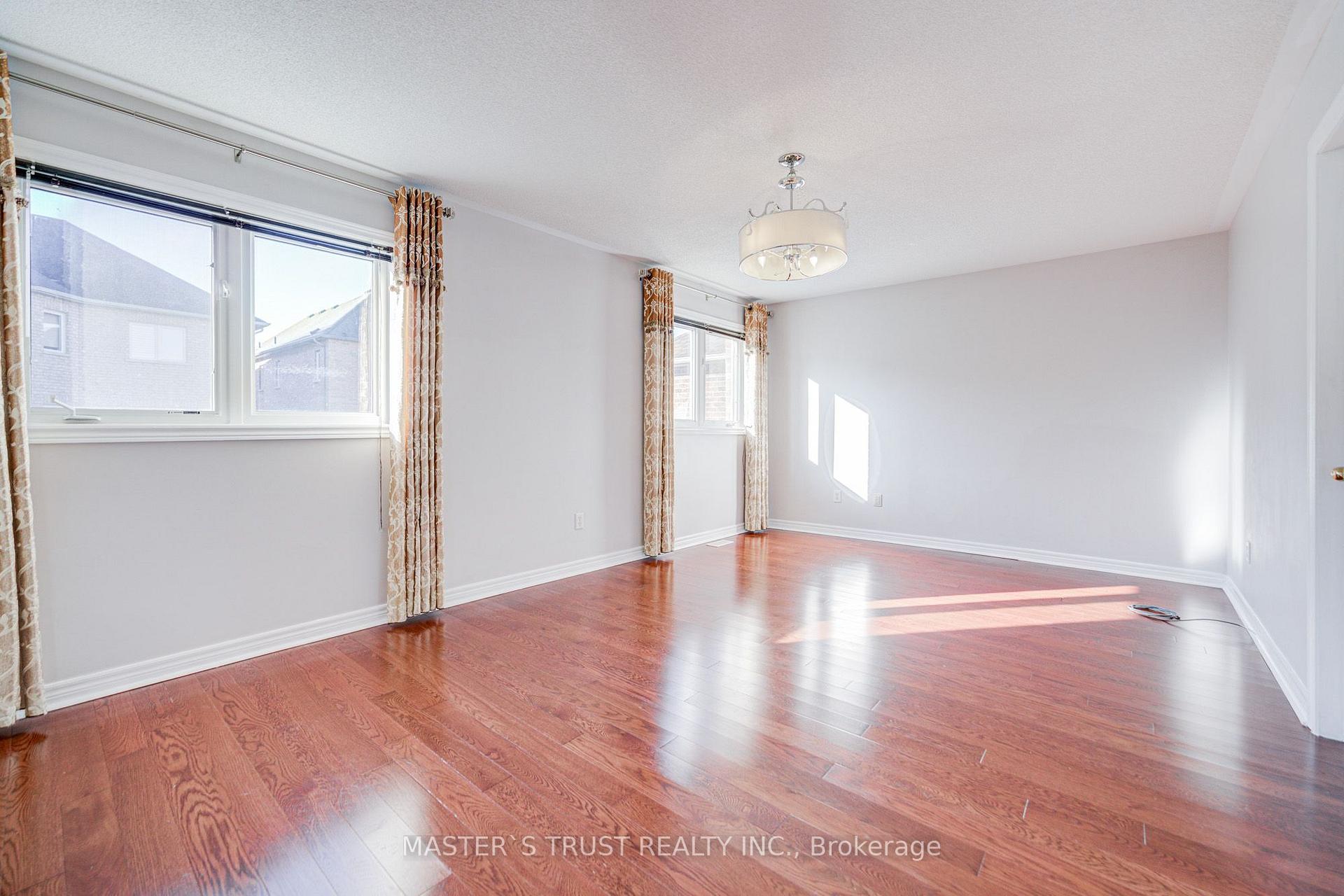 Photo 60 of 213 River Ridge Boulevard, Aurora, Bayview Northeast — HOMEH