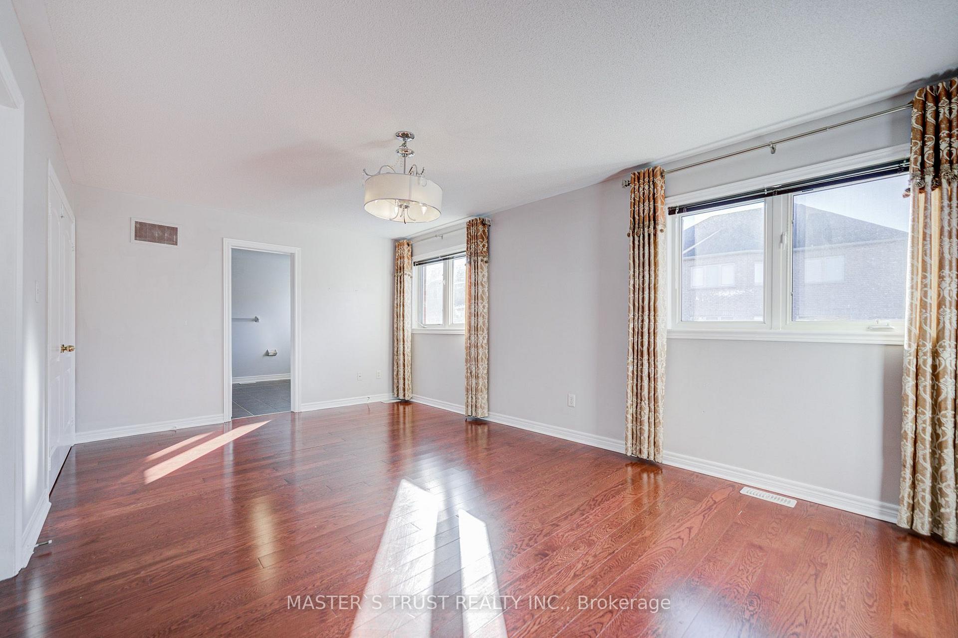 Photo 61 of 213 River Ridge Boulevard, Aurora, Bayview Northeast — HOMEH