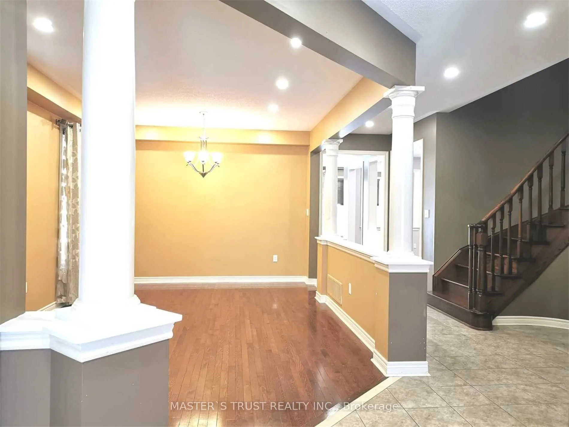 Photo 7 of 213 River Ridge Boulevard, Aurora, Bayview Northeast — HOMEH