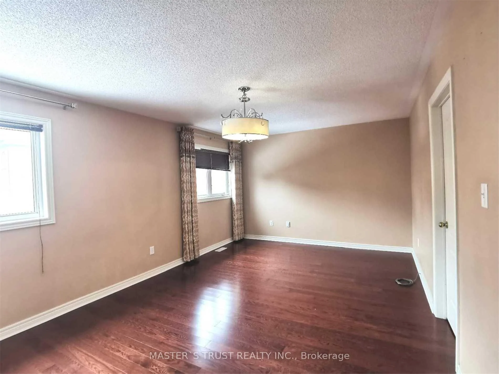 Photo 8 of 213 River Ridge Boulevard, Aurora, Bayview Northeast — HOMEH