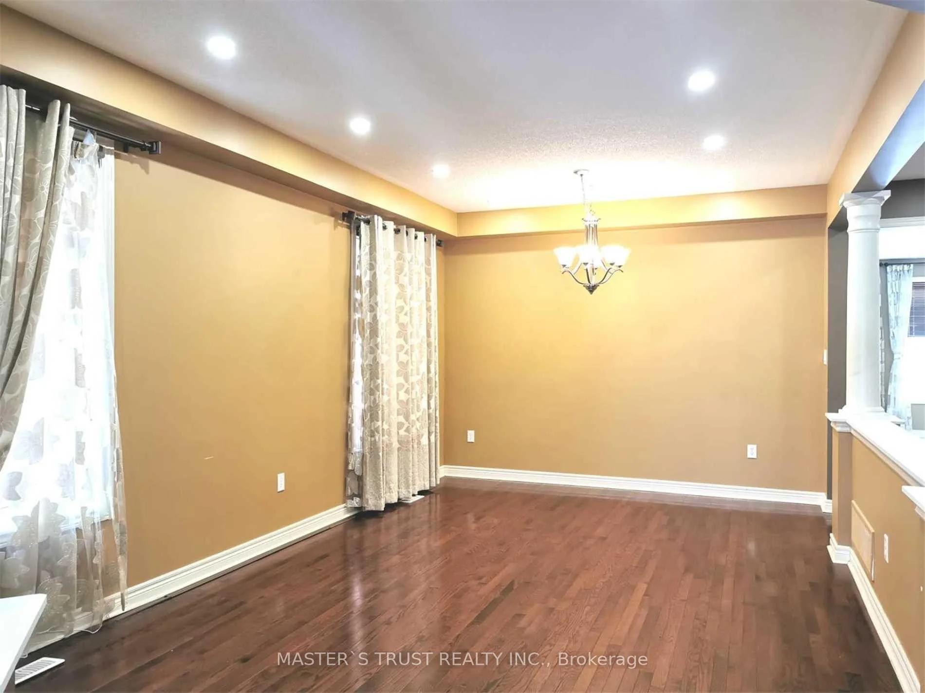 Photo 12 of 213 River Ridge Boulevard, Aurora, Bayview Northeast — HOMEH