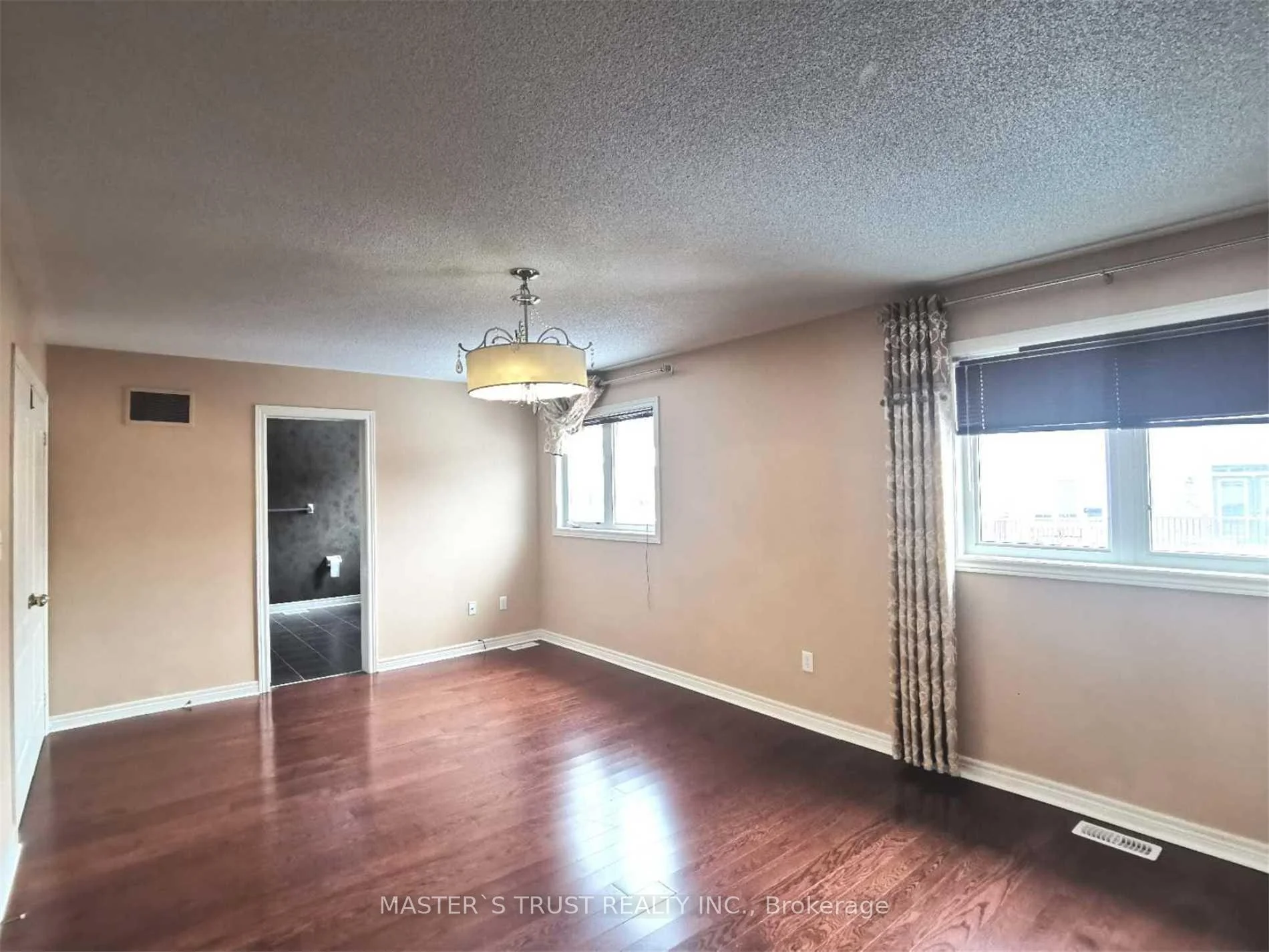 Photo 13 of 213 River Ridge Boulevard, Aurora, Bayview Northeast — HOMEH