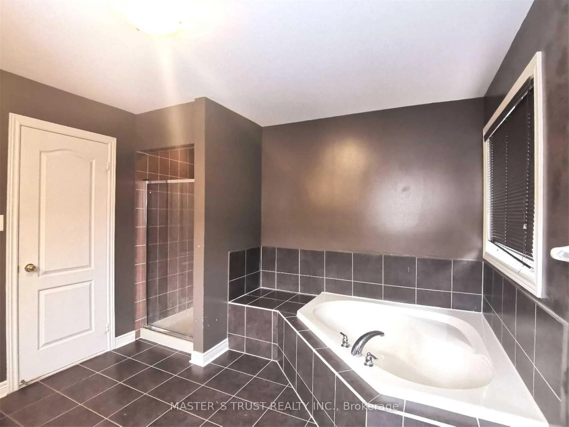 Photo 19 of 213 River Ridge Boulevard, Aurora, Bayview Northeast — HOMEH