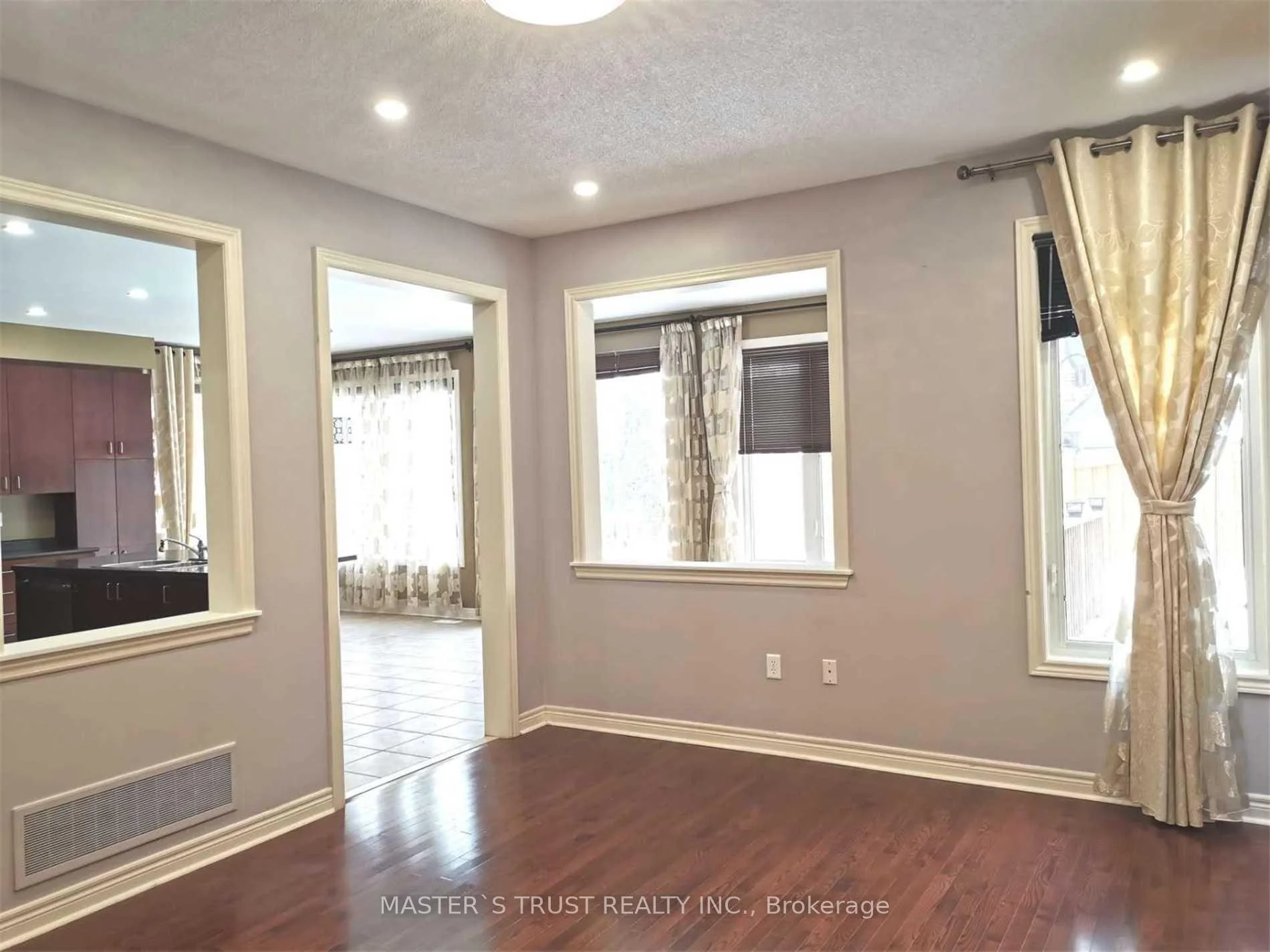 Photo 21 of 213 River Ridge Boulevard, Aurora, Bayview Northeast — HOMEH
