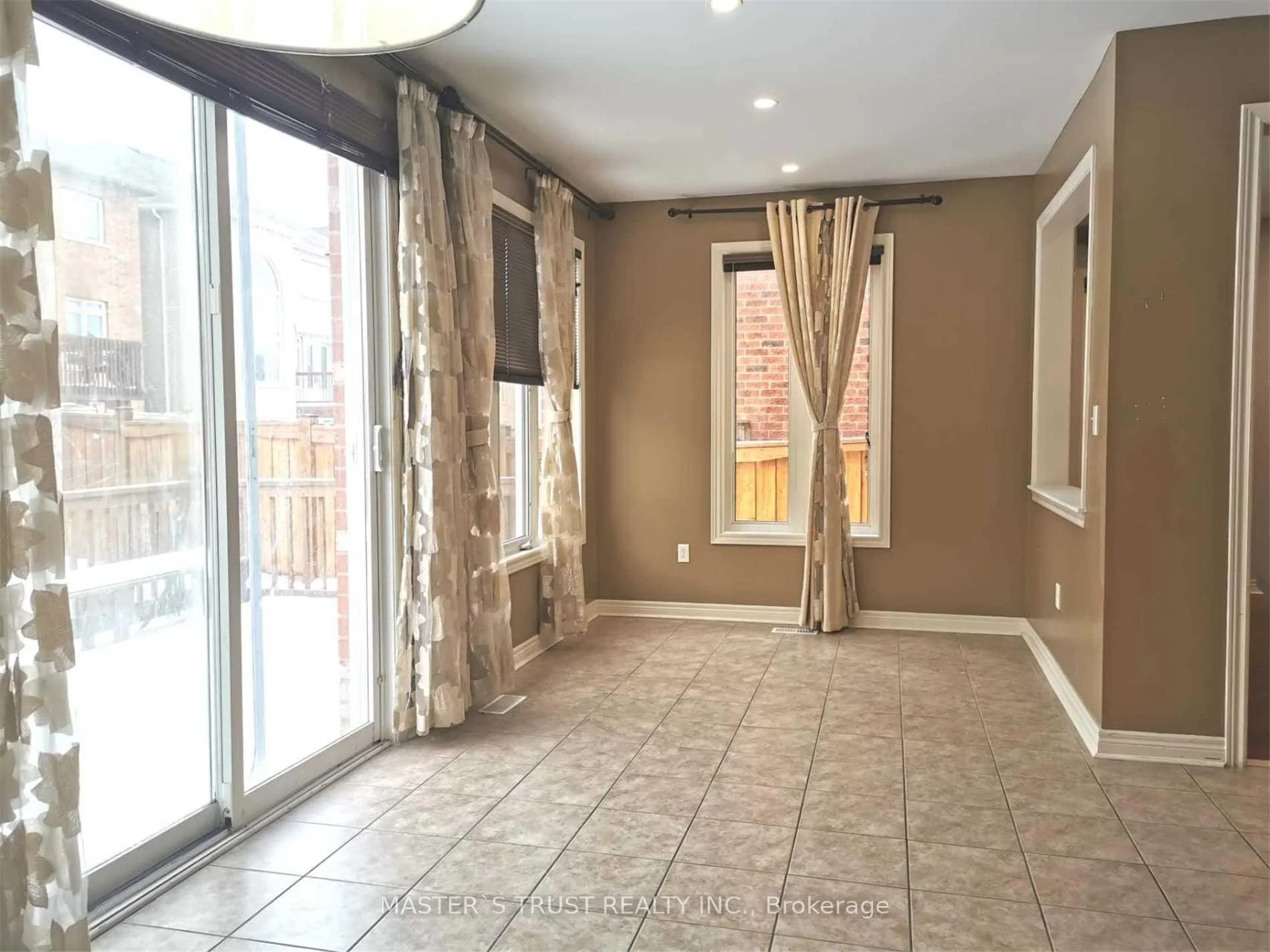 Photo 34 of 213 River Ridge Boulevard, Aurora, Bayview Northeast — HOMEH