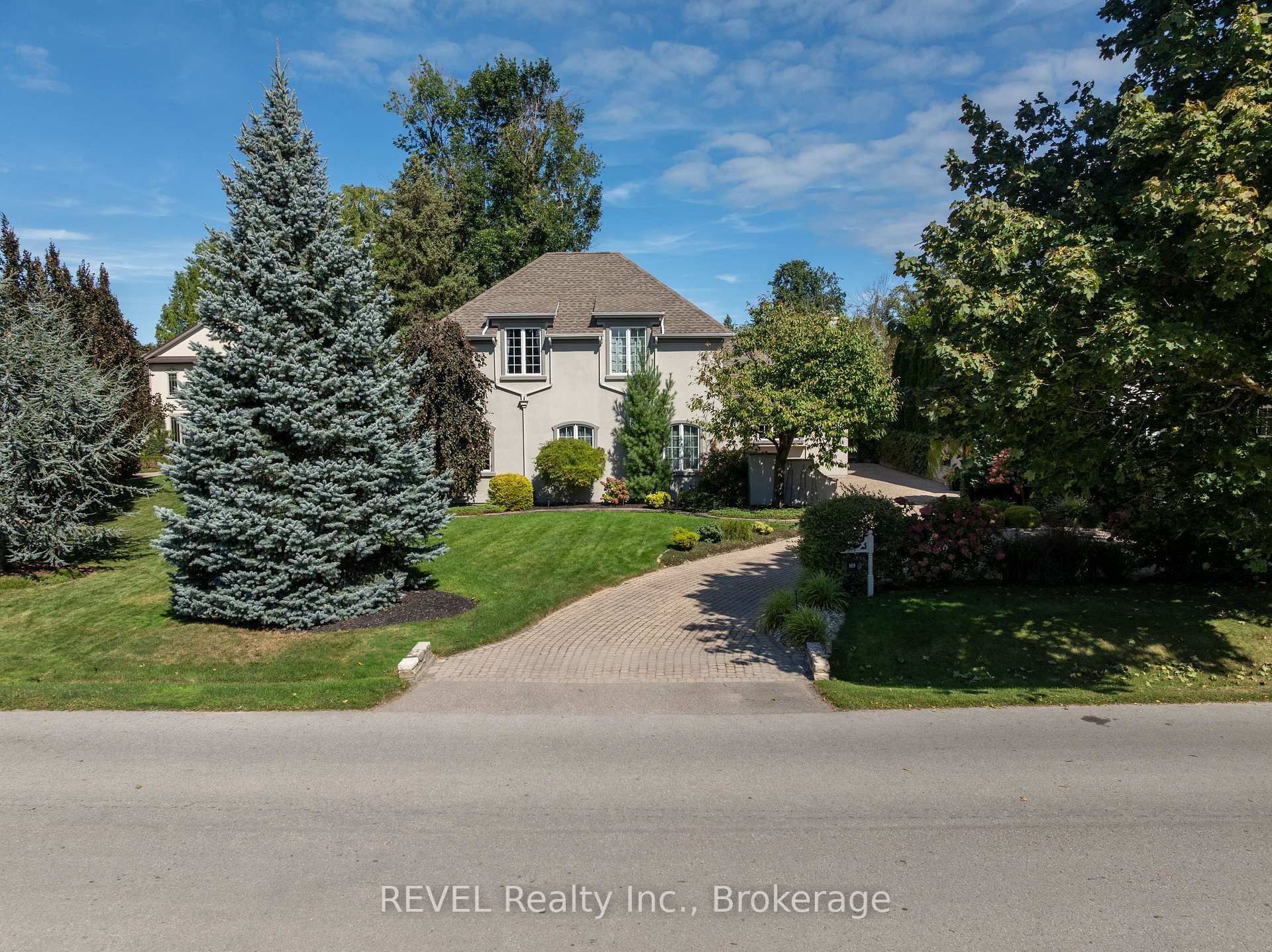 Photo of 169 John Street W