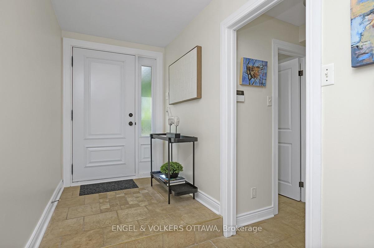 Photo 3 of 50 Charles Street, Ottawa, New Edinburgh — HOMEH