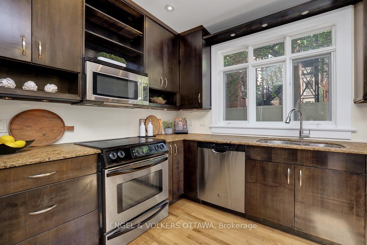 Photo 15 of 50 Charles Street, Ottawa, New Edinburgh — HOMEH