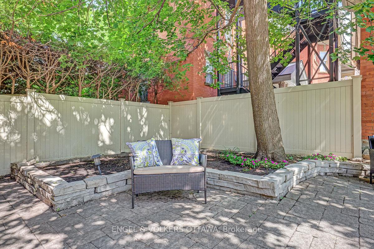 Photo 35 of 50 Charles Street, Ottawa, New Edinburgh — HOMEH