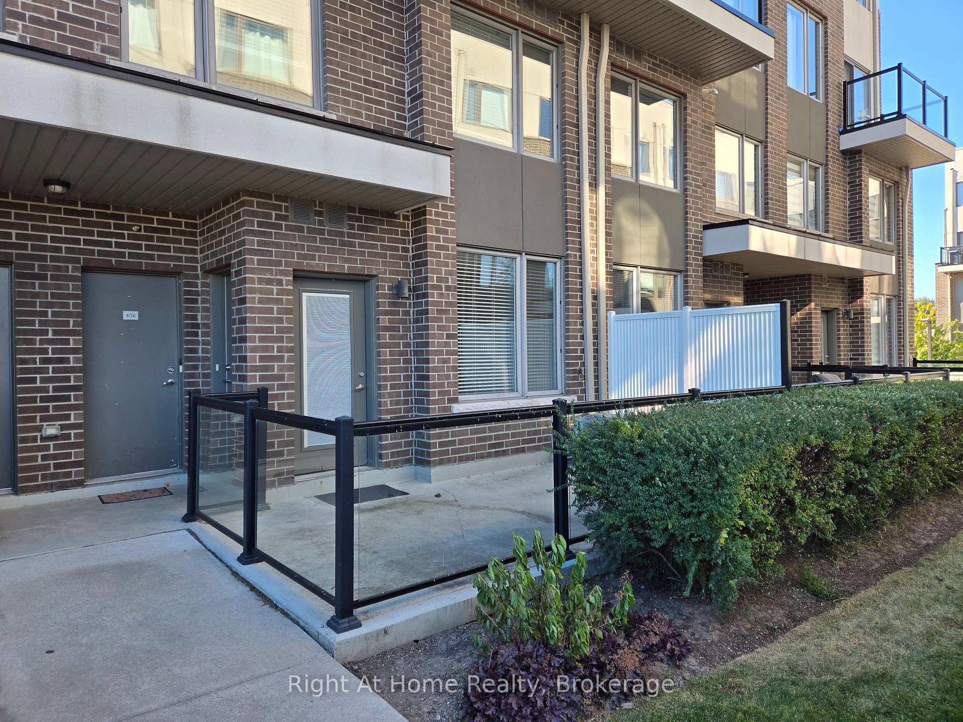 Photo 3 of Unit 405, 1460 Whites Road, Pickering, Woodlands — HOMEH