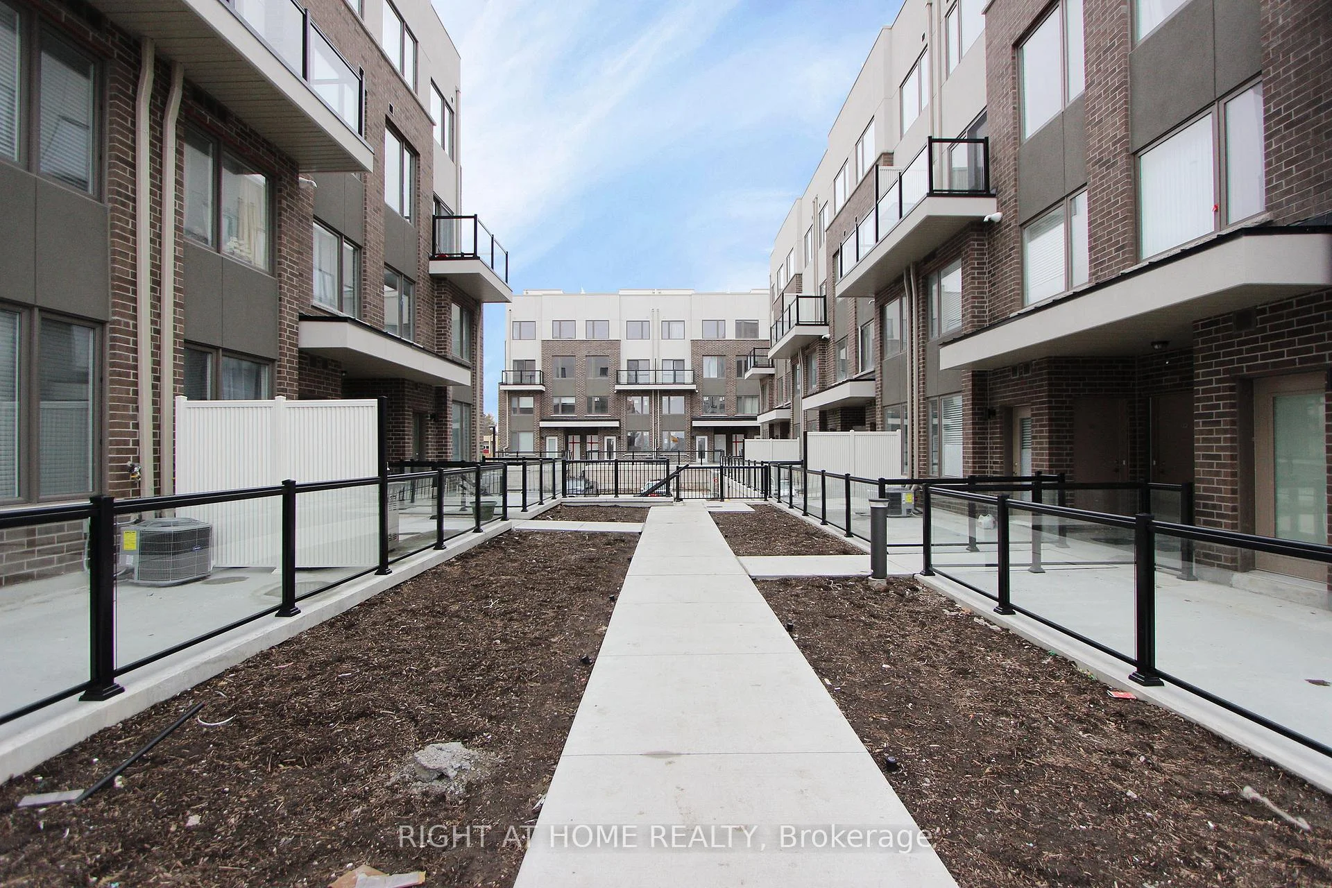 Photo 4 of Unit 405, 1460 Whites Road, Pickering, Woodlands — HOMEH