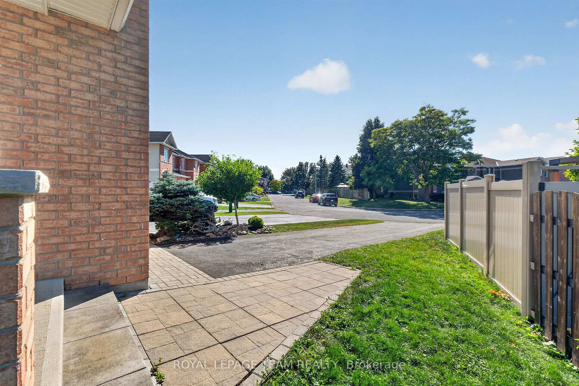 Photo 3 of 2136 Bergamot Circle, Ottawa, Springridge/East Village — HOMEH