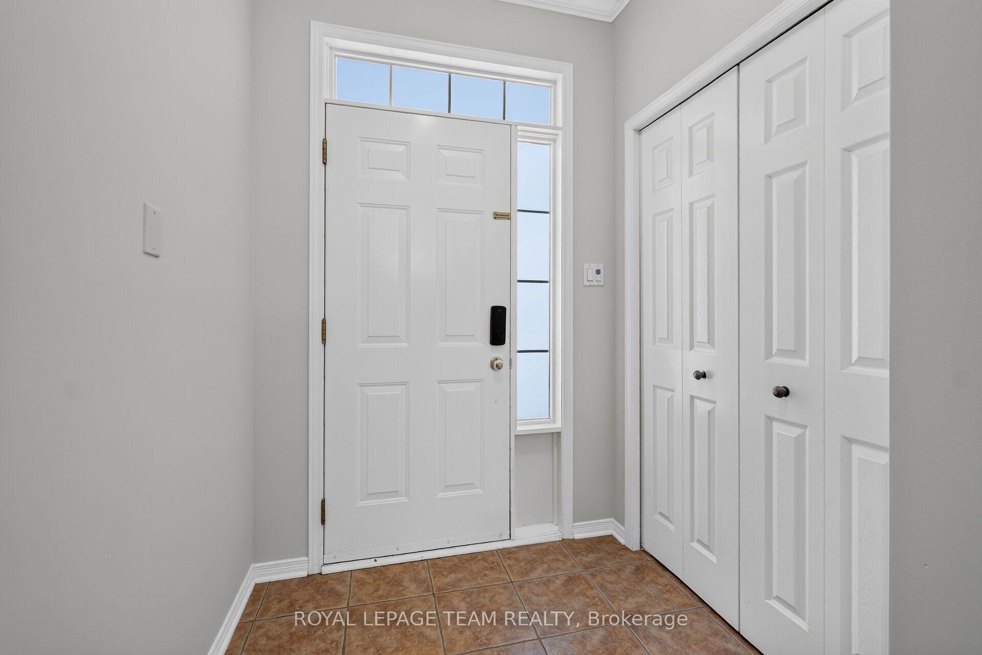 Photo 4 of 2136 Bergamot Circle, Ottawa, Springridge/East Village — HOMEH