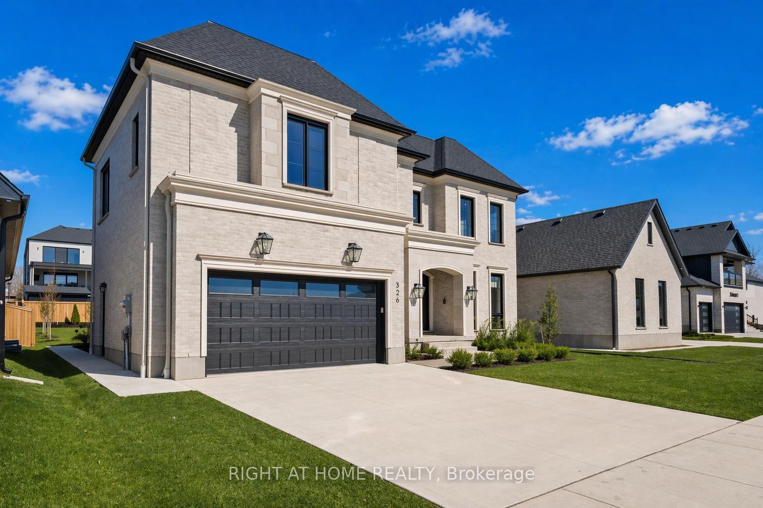 Photo 3 of 326 Manhattan Drive, London, South K — HOMEH