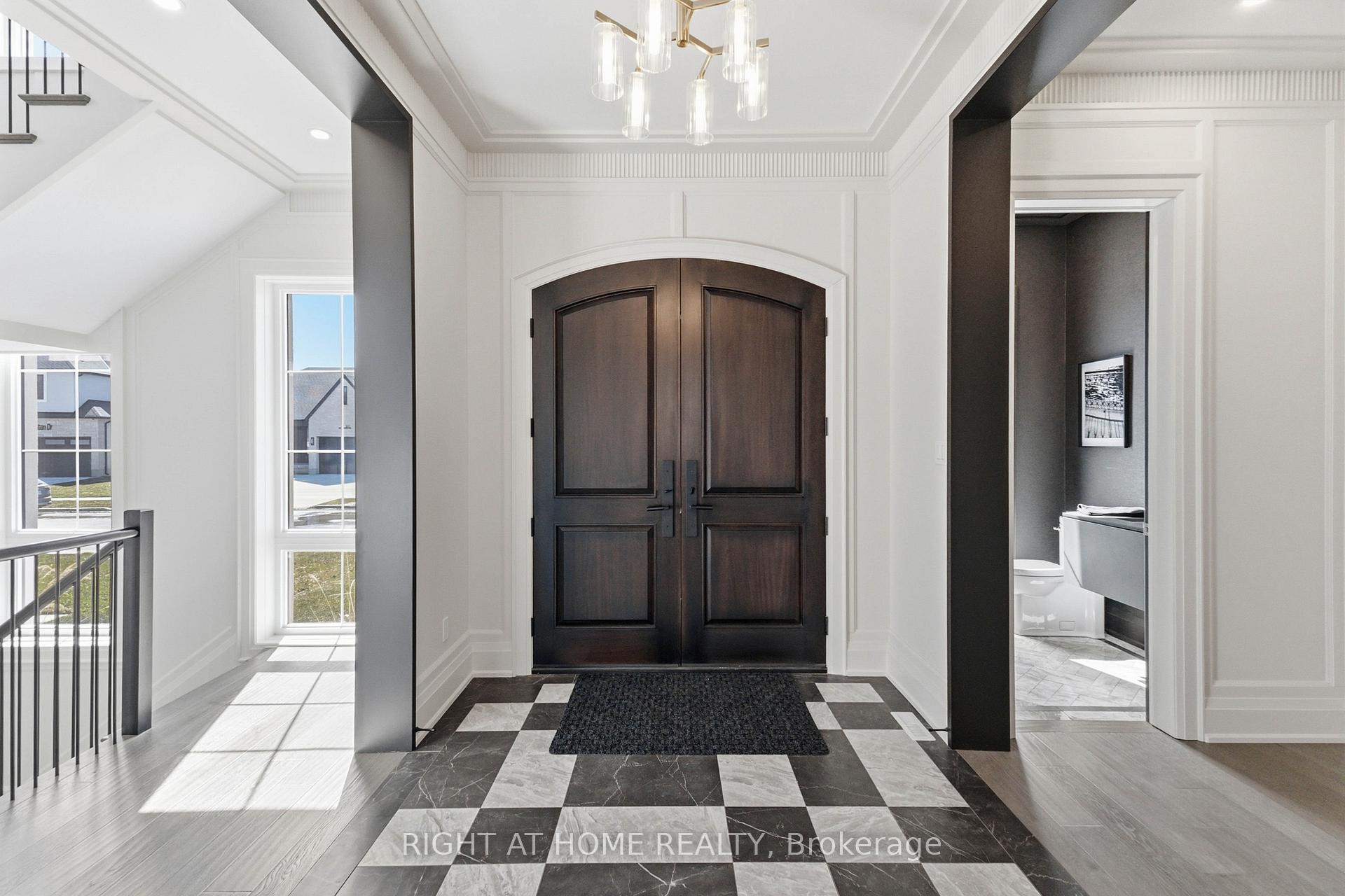 Photo 5 of 326 Manhattan Drive, London, South K — HOMEH
