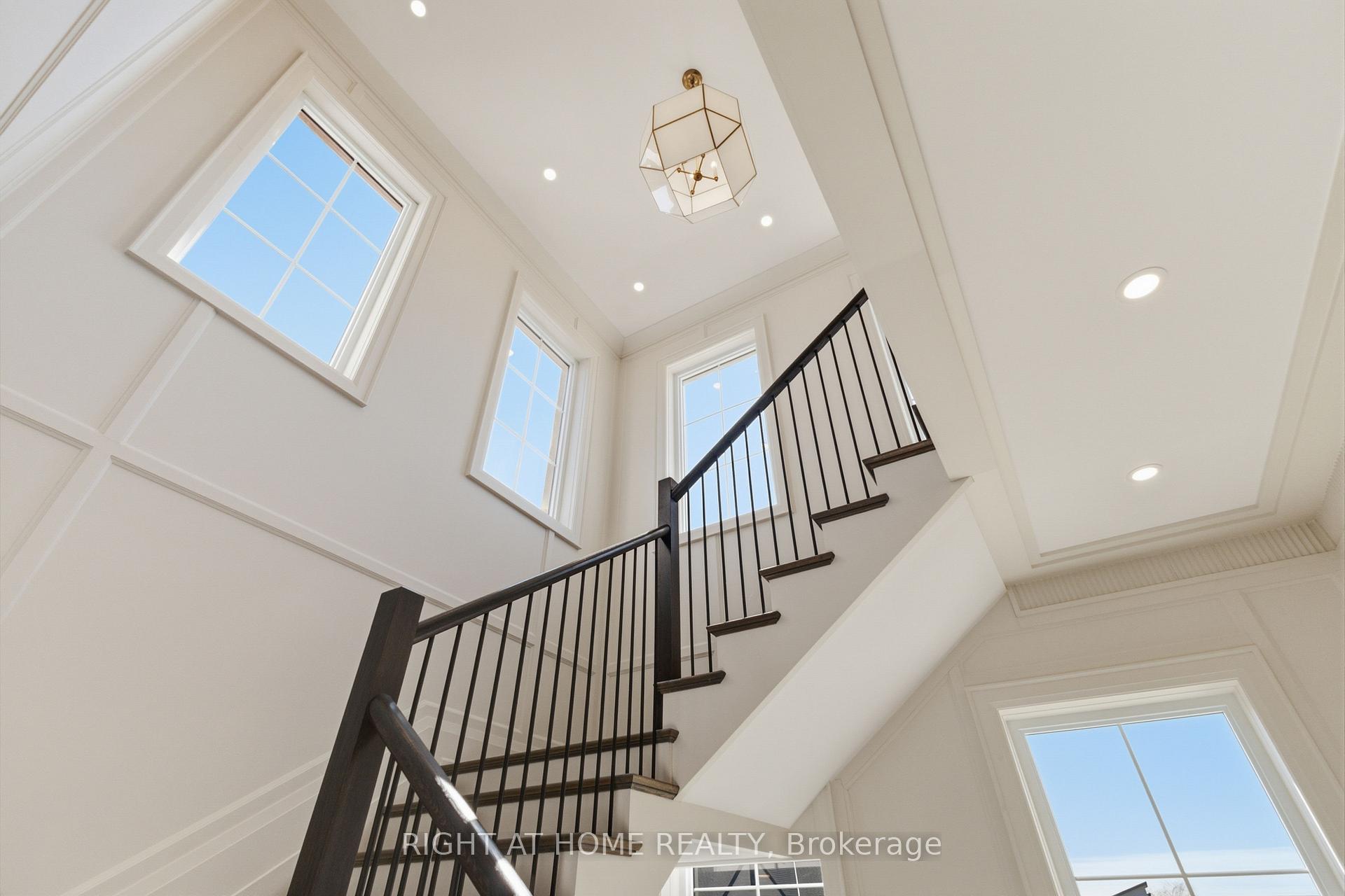 Photo 9 of 326 Manhattan Drive, London, South K — HOMEH